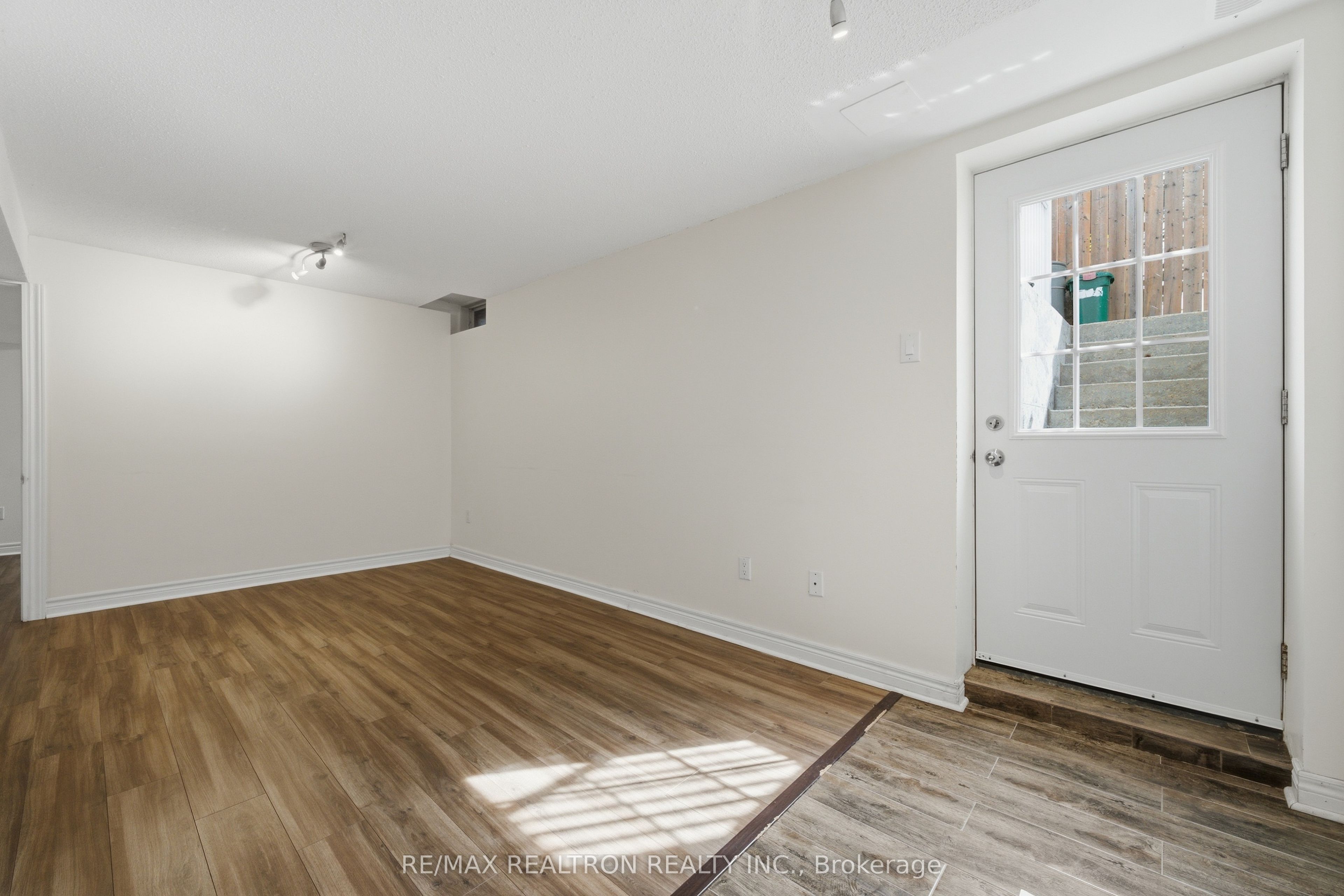 27 Watkins Glen Crescent, Aurora 4