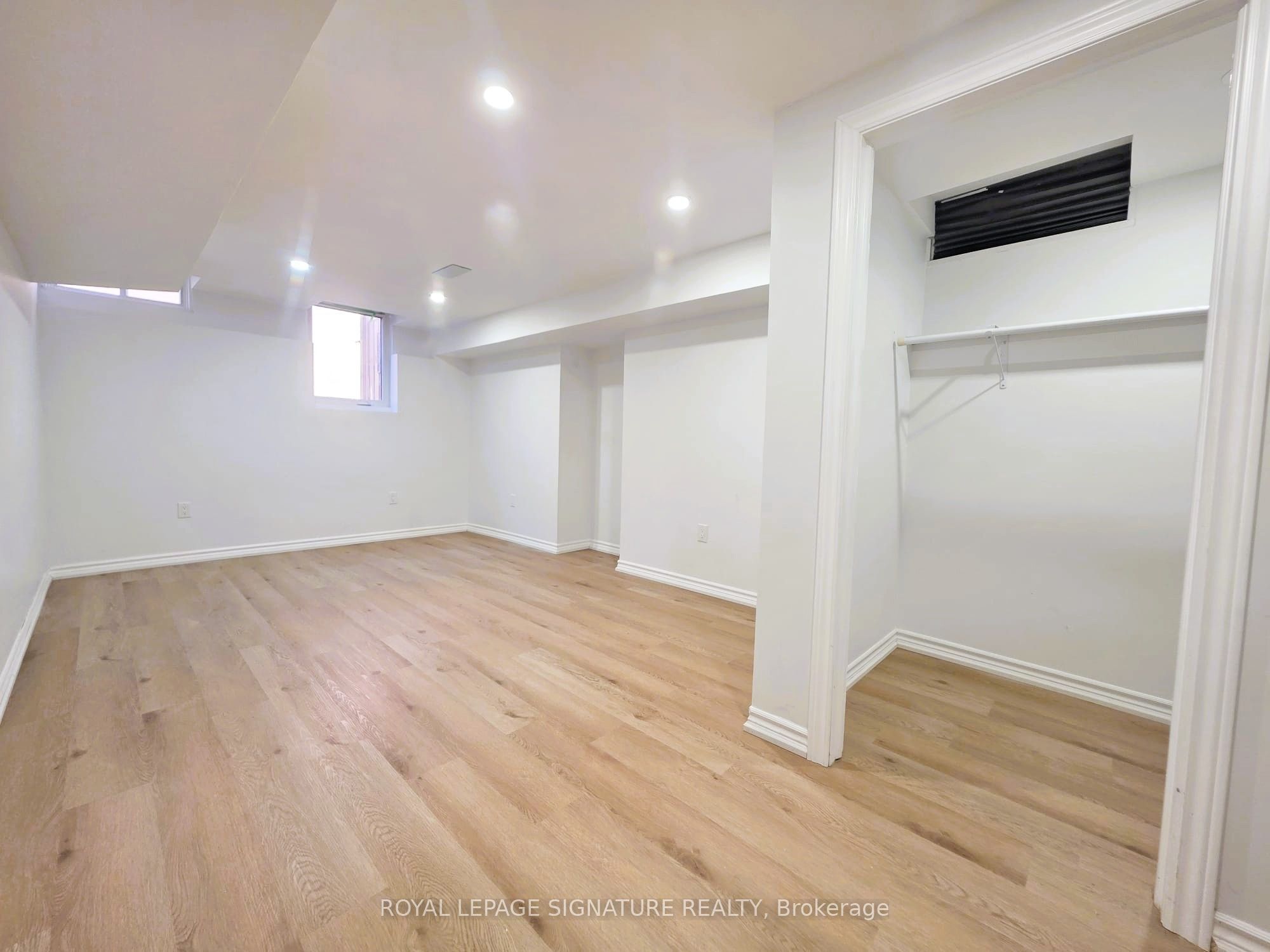 Unit Bsmt - 148 Tamarac Trail, Aurora 5