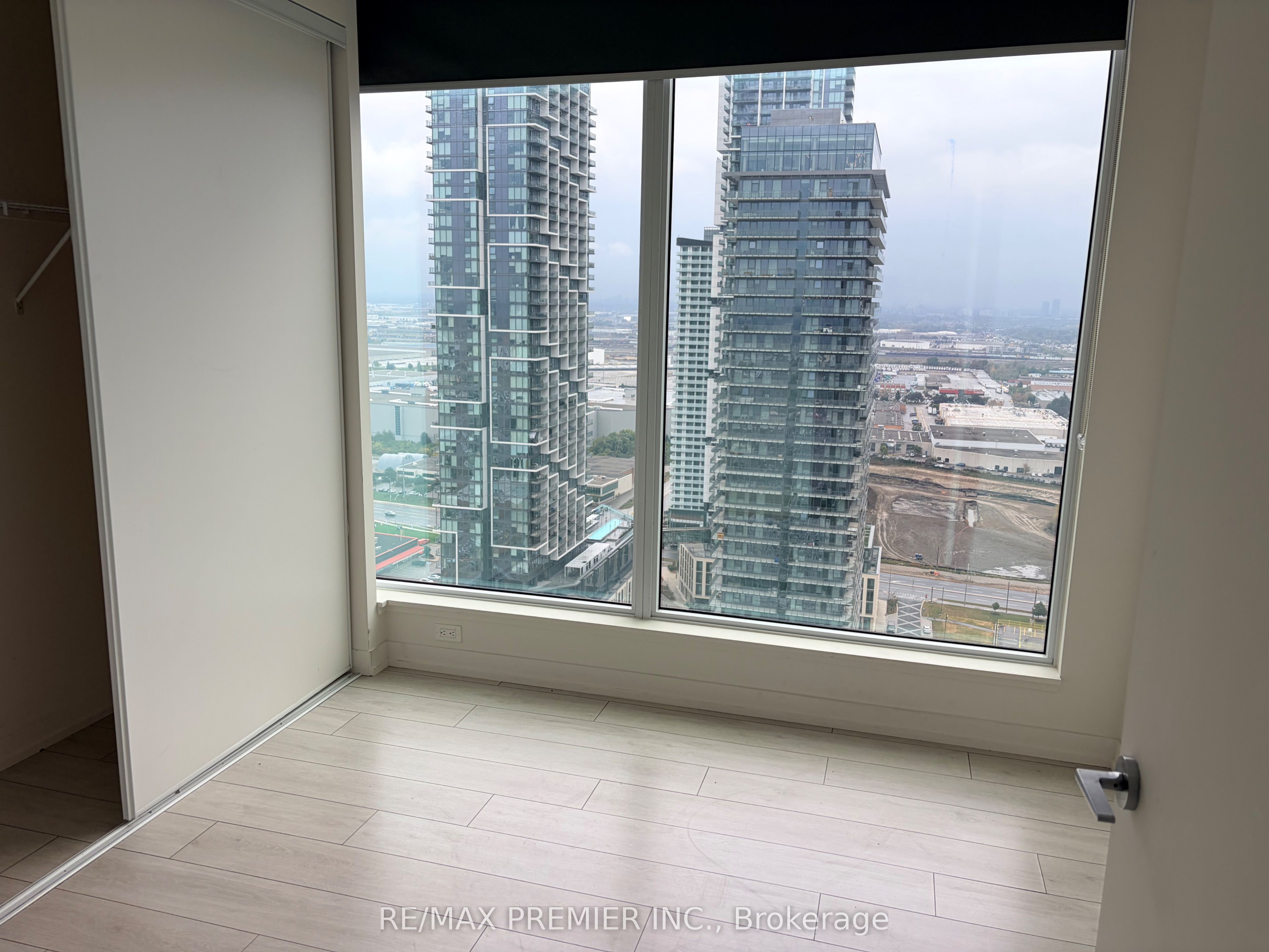 Unit 3502 - 5 Buttermill Avenue, Vaughan 4