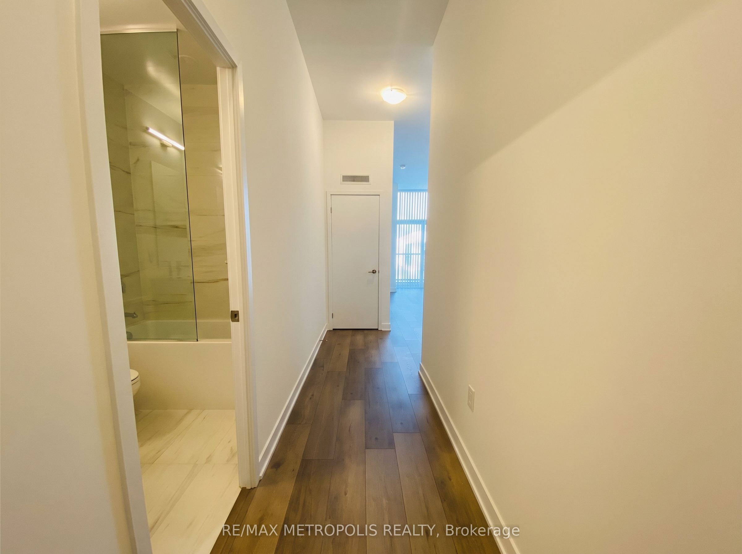 Unit 211 - 10 Honeycrisp Crescent, Vaughan 3