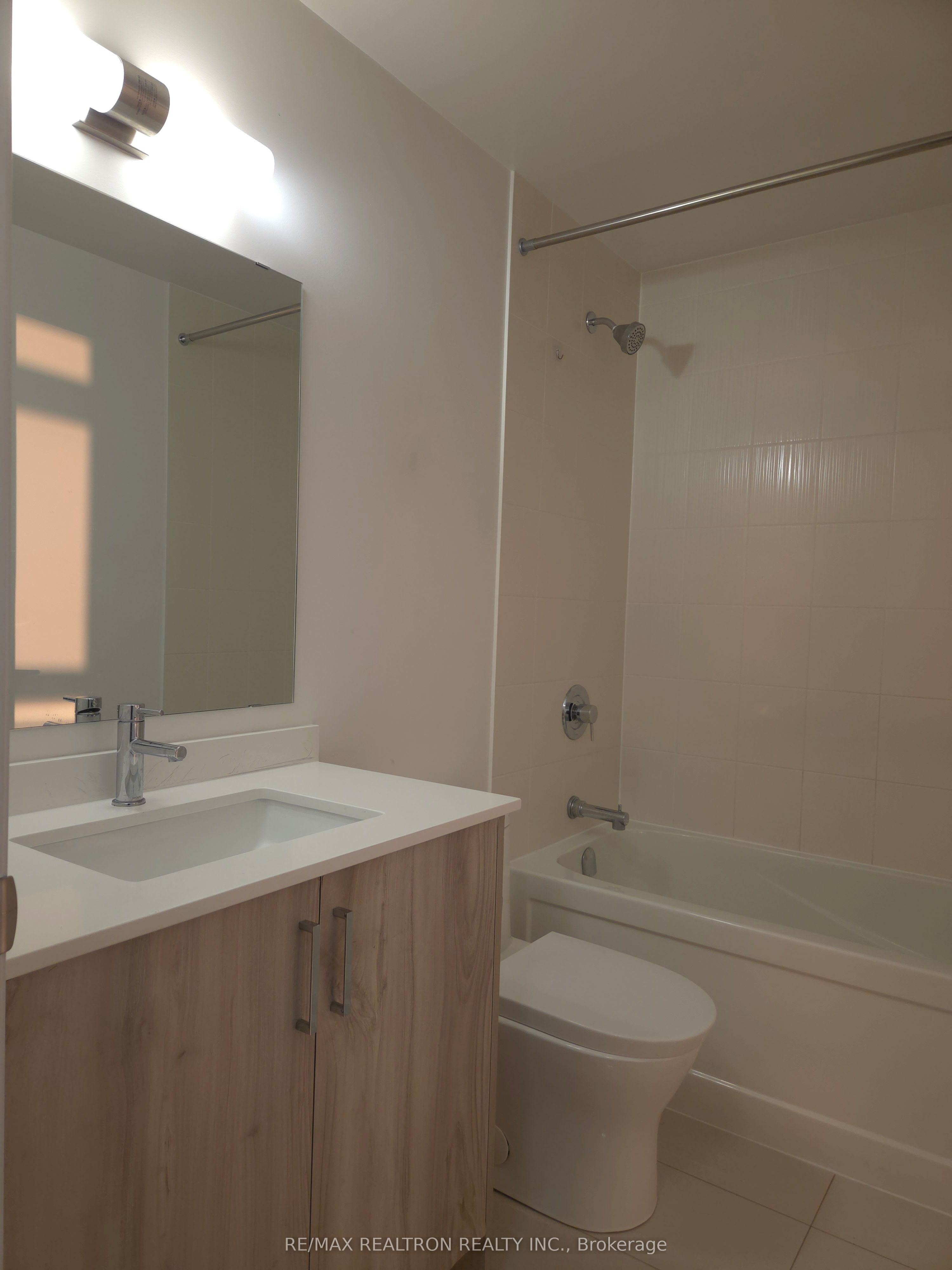 Unit 709 - 10 Gatineau Drive, Vaughan 3