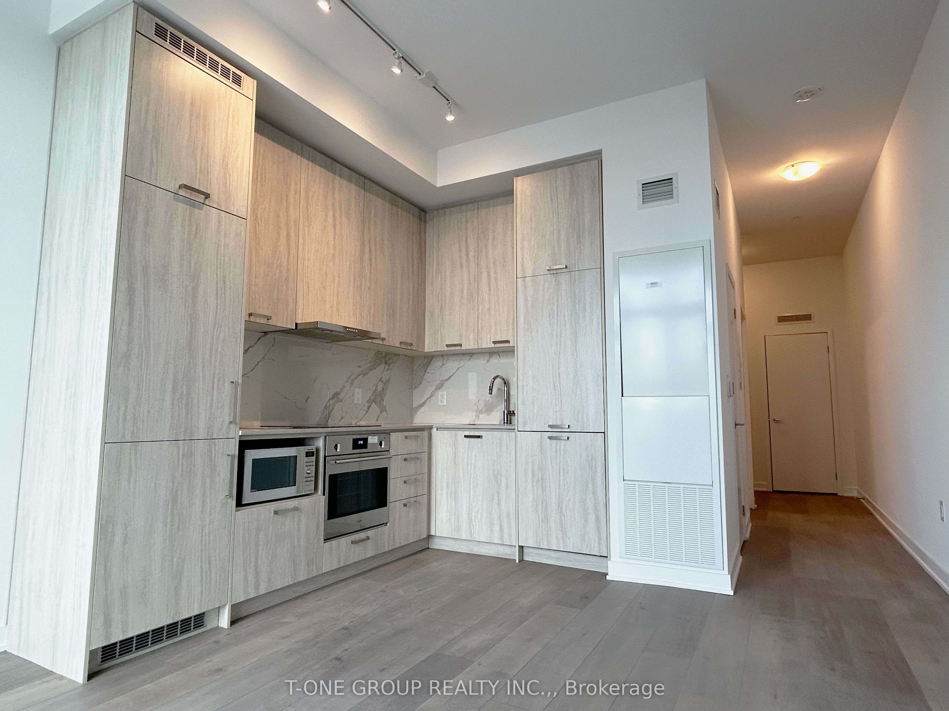 Unit 312 - 38 Honeycrisp Crescent, Vaughan 3