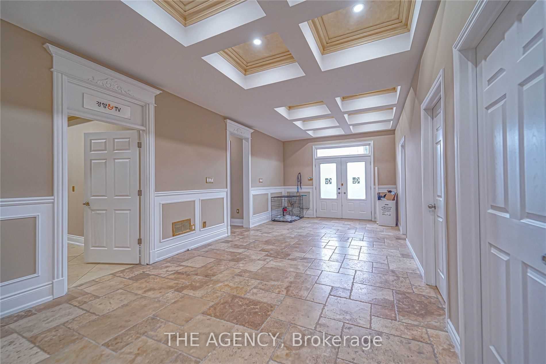 Unit Main Floor - 83 Elm Avenue, Richmond Hill 4