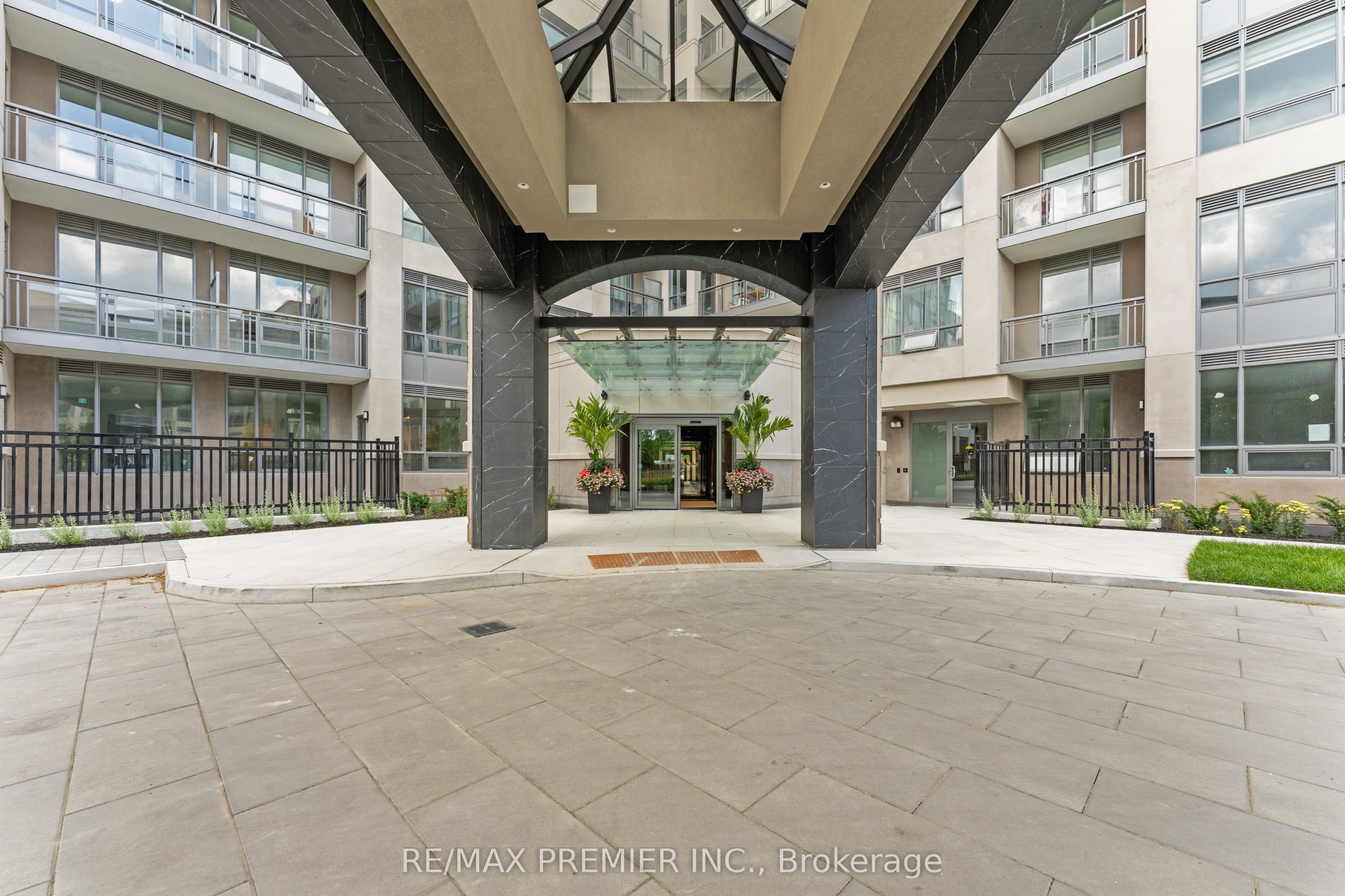 Unit 106 - 2075 King Road, King 3