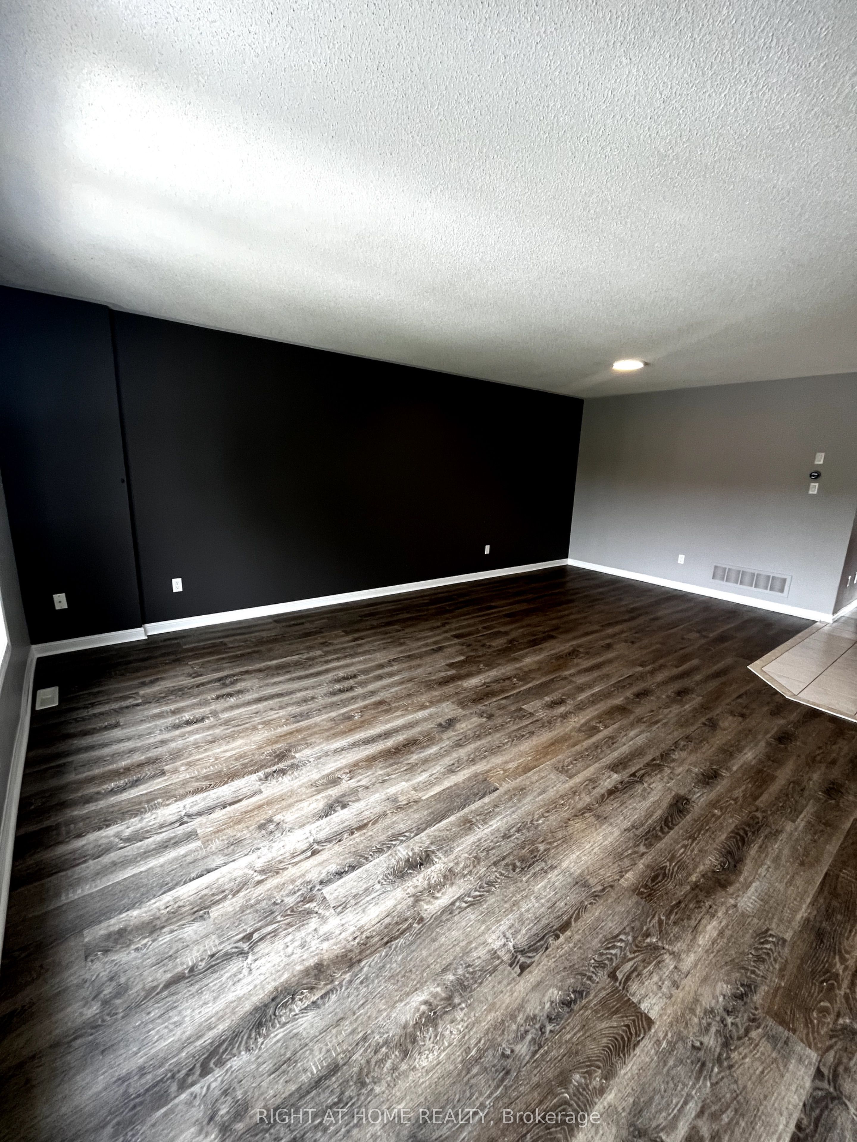 Unit Unit 1 - 116 Maplewood Drive, Essa 3