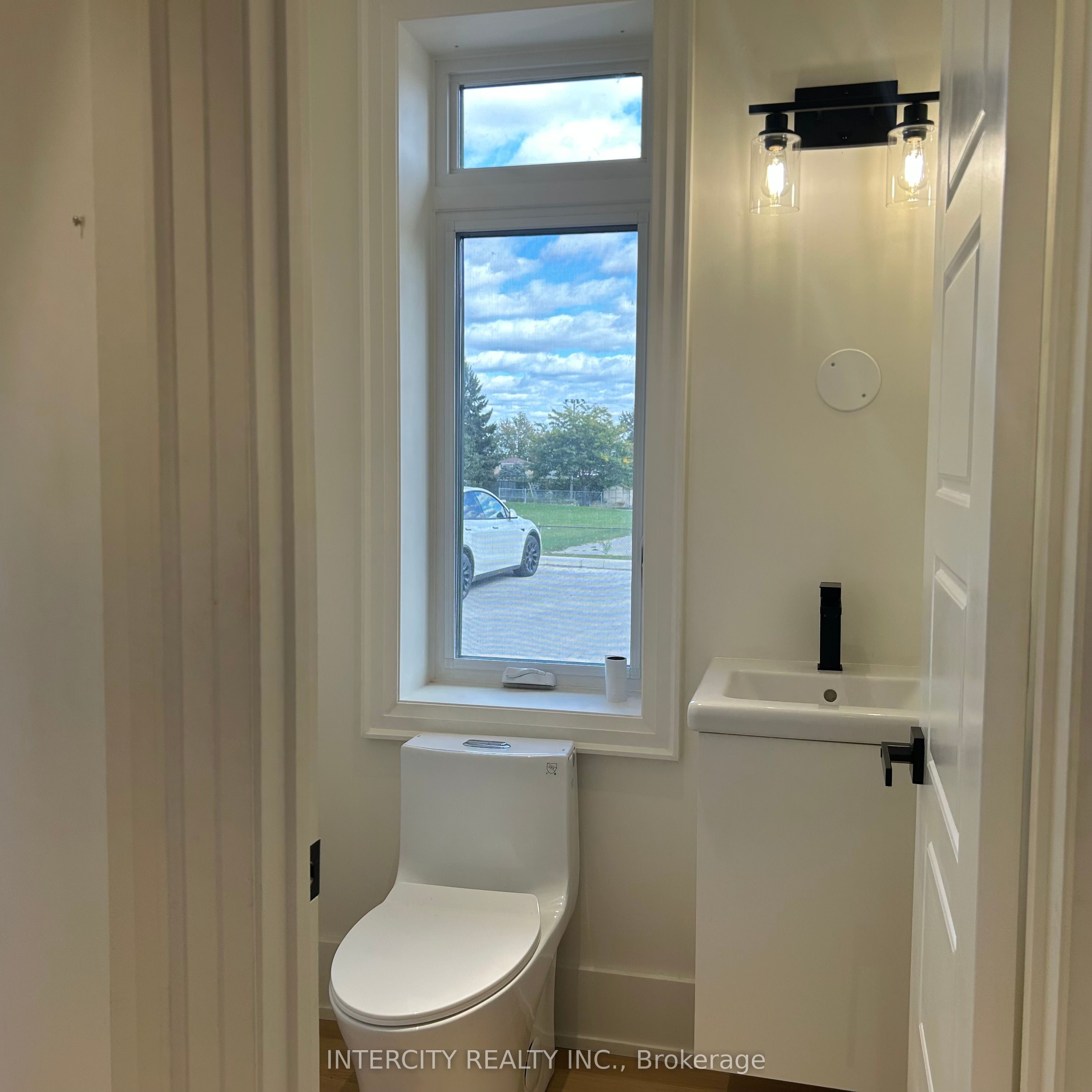 Unit 15 - 263 Barrie Street, Bradford West Gwillimbury 5