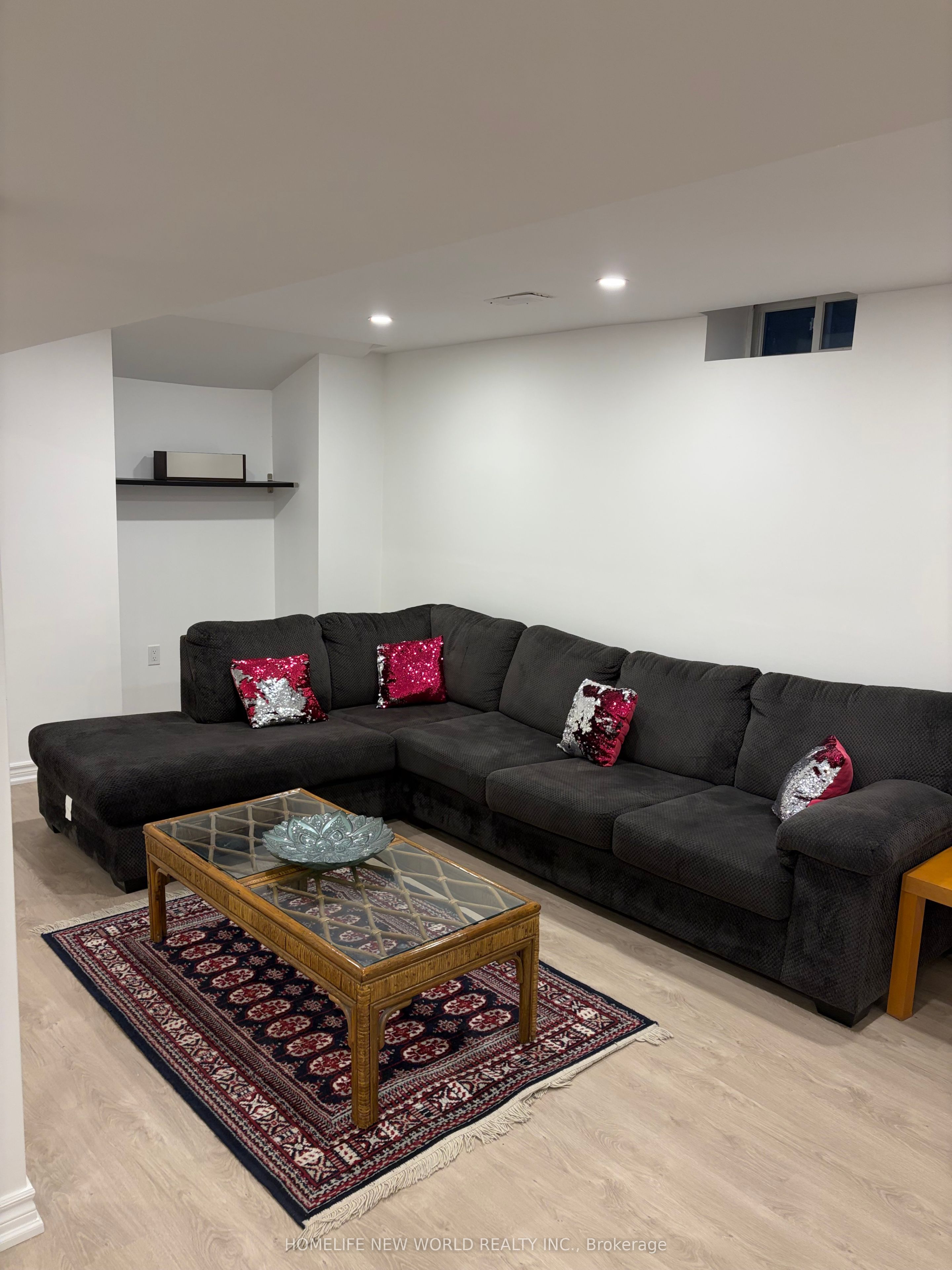 Unit Basement - 35 Ashfield Drive, Richmond Hill 4