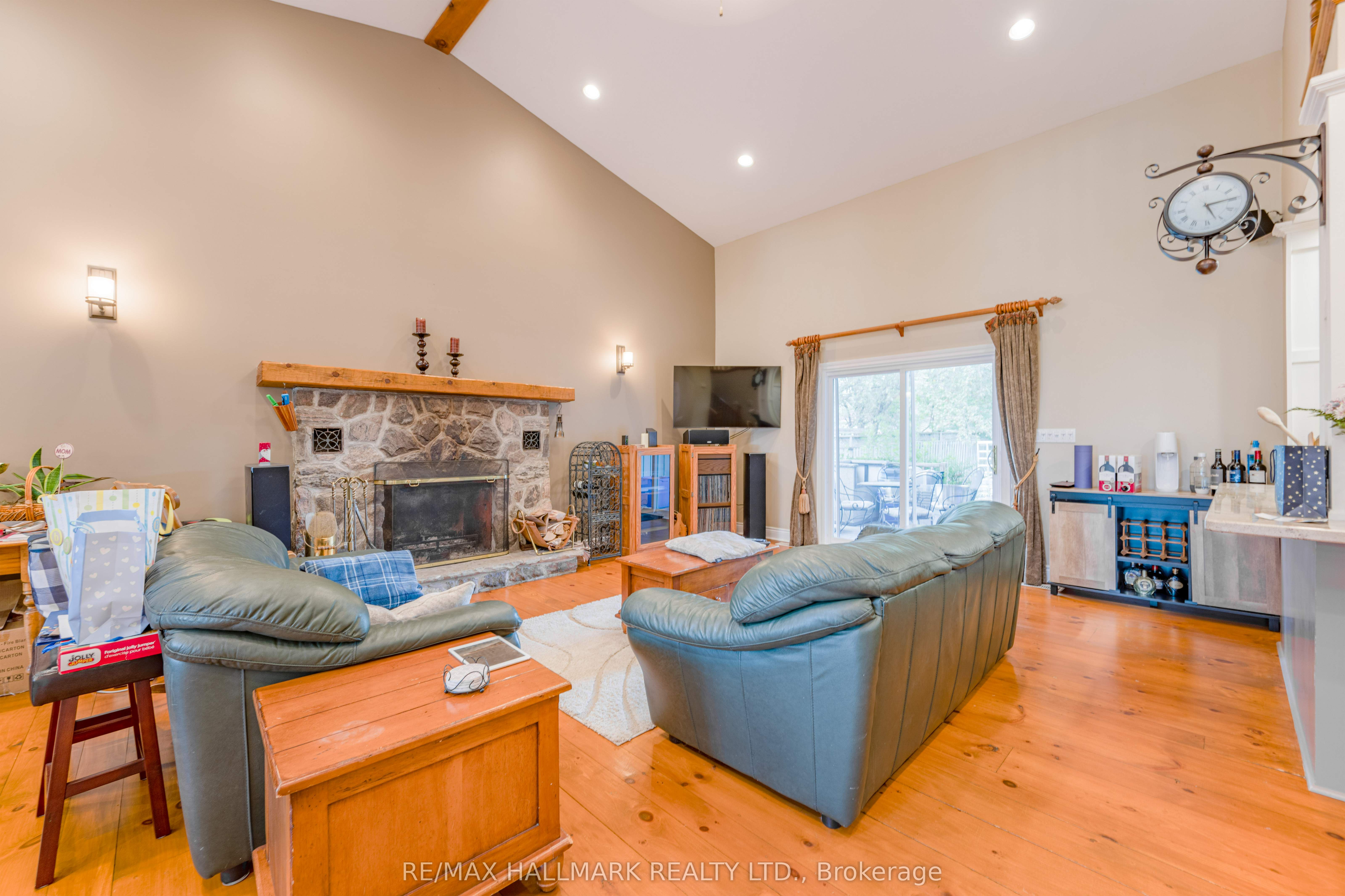 361 Lake Drive N, Georgina 4