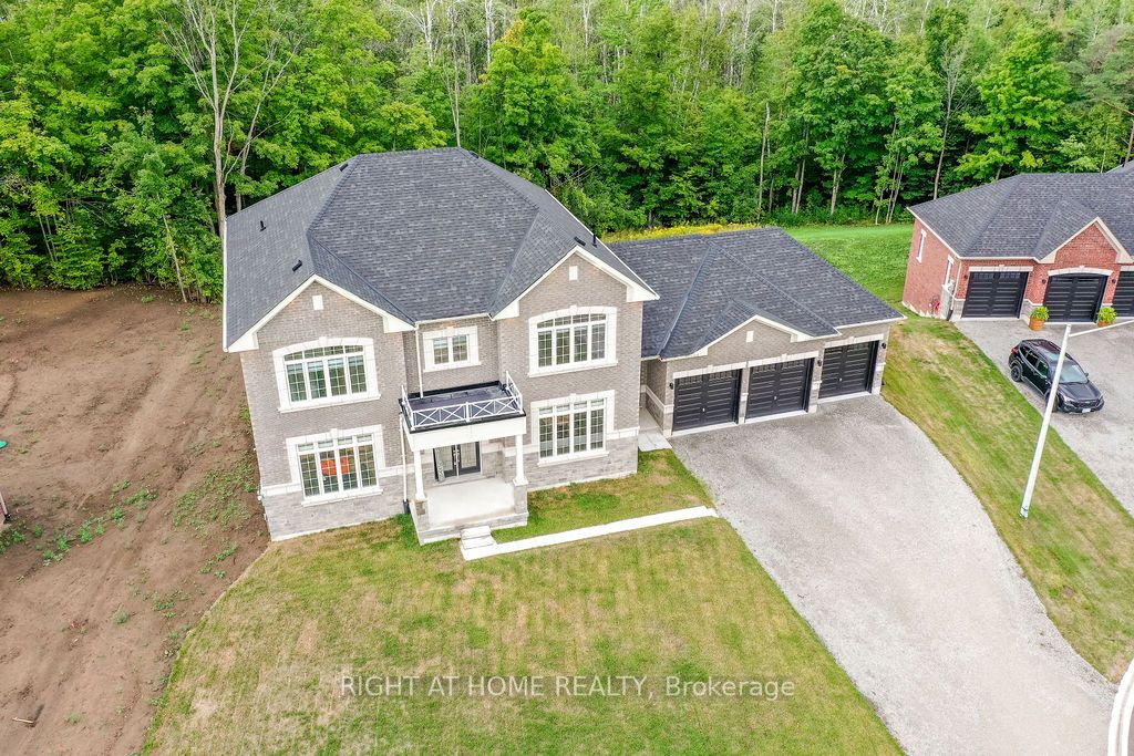 8 Forest Heights Court, Oro-Medonte 2