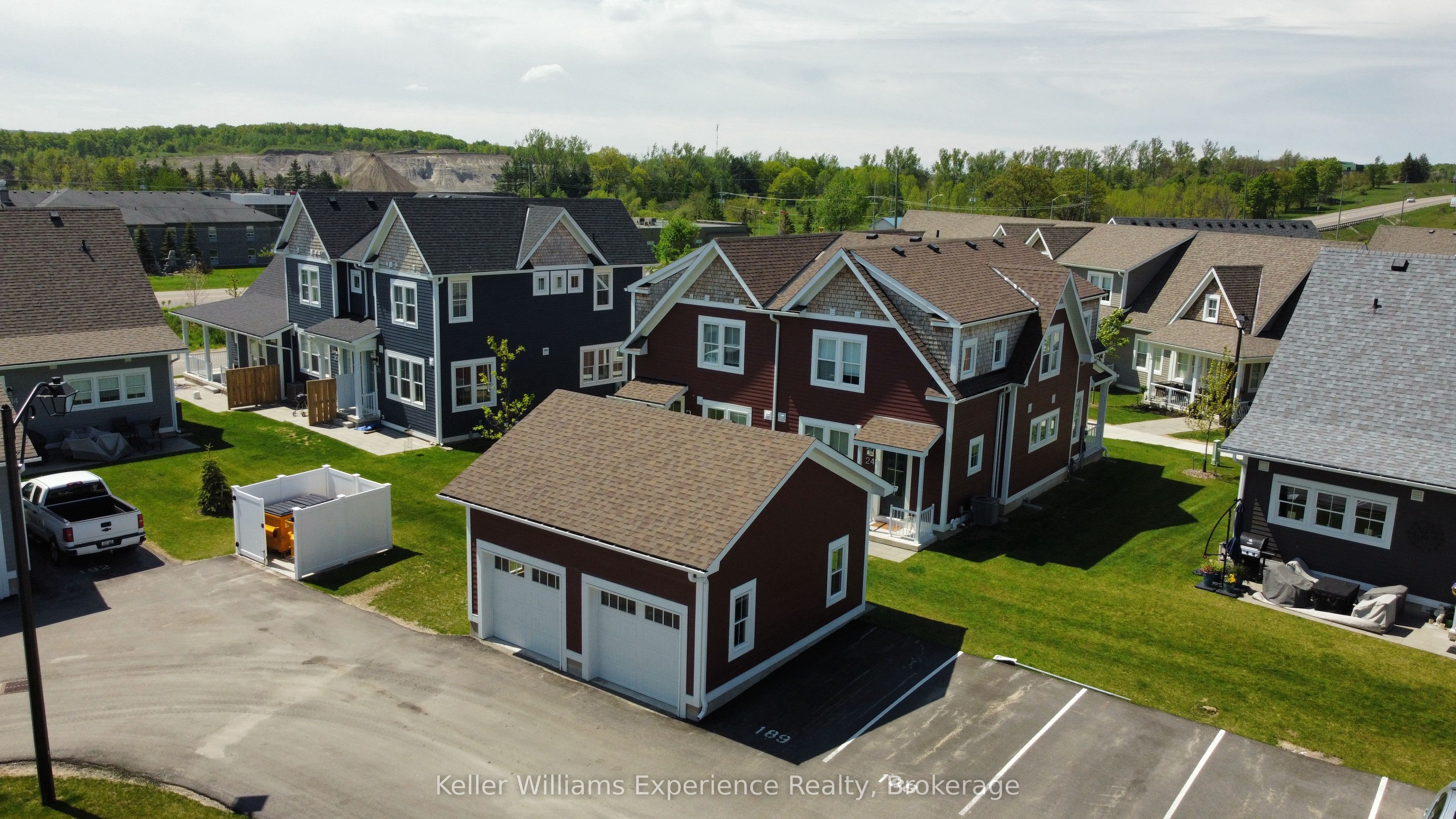 24 DANIELLE Crescent, Midland 3