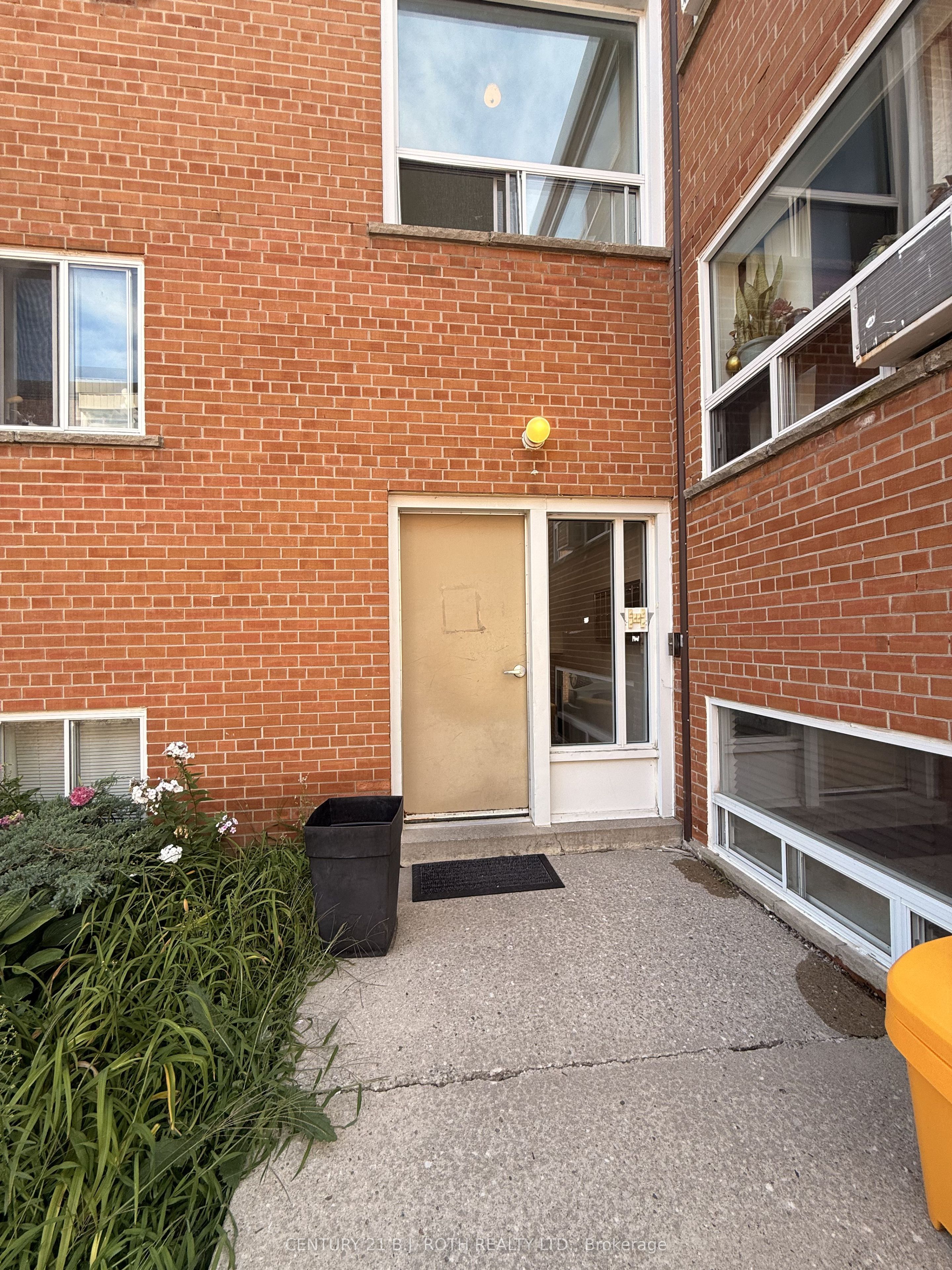 Unit 1 - 13 Queen Street, Barrie 2