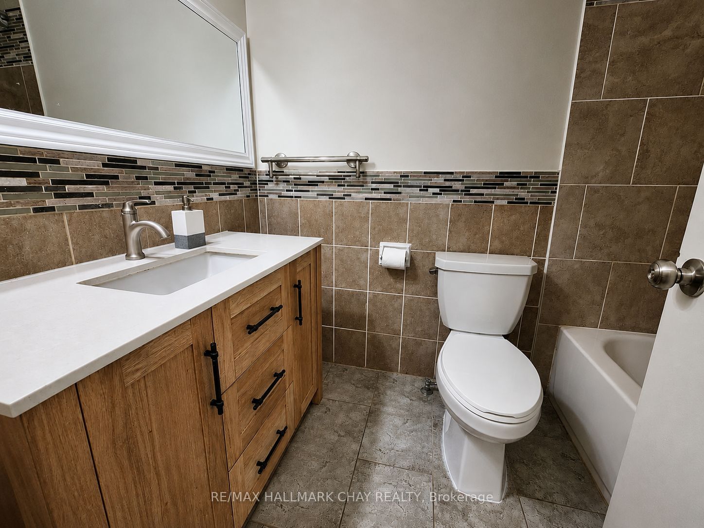 Unit UPPER - 88 B Bernick Drive, Barrie 5