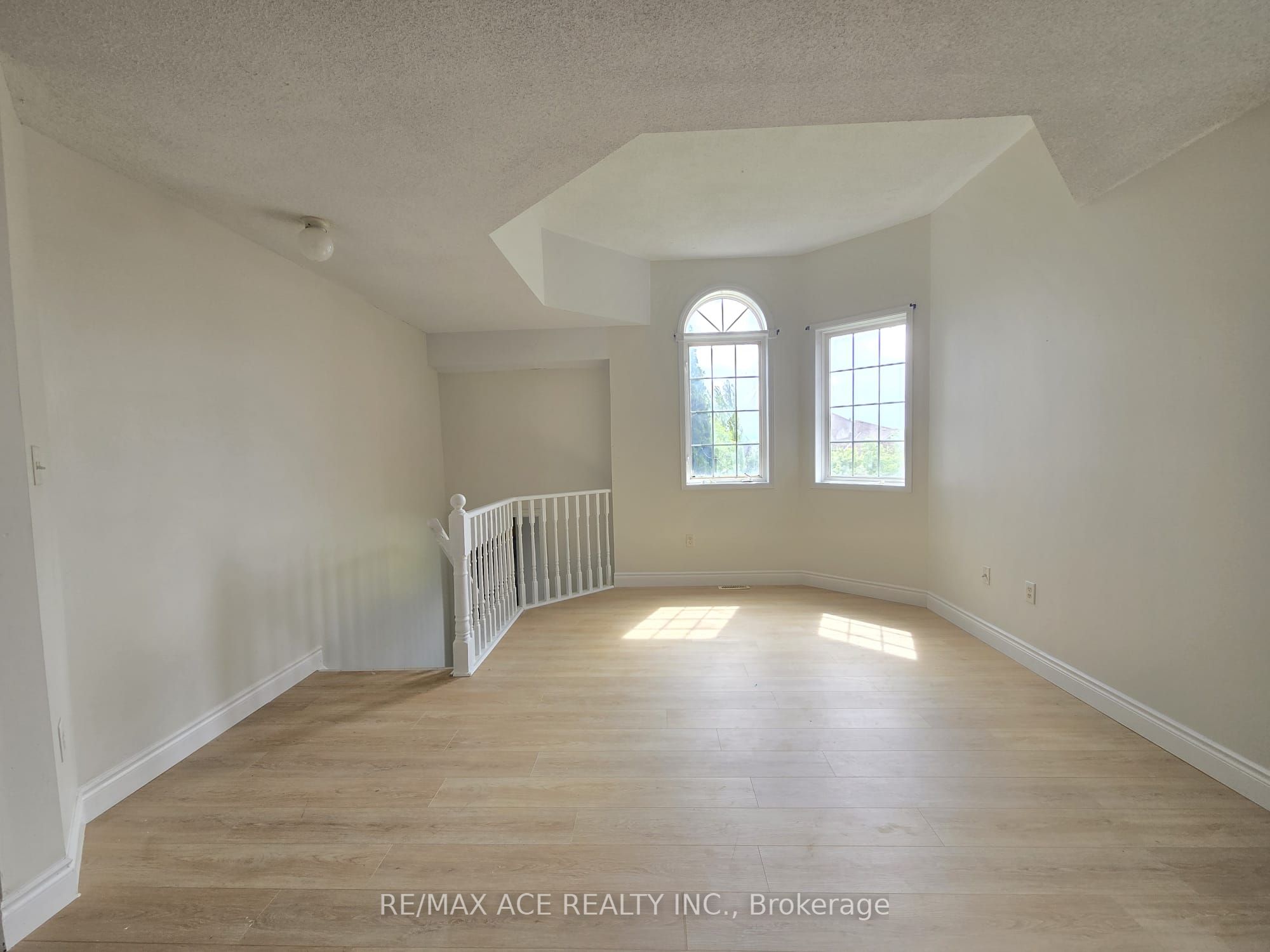 Unit Main - 48 Ambler Bay, Barrie 3