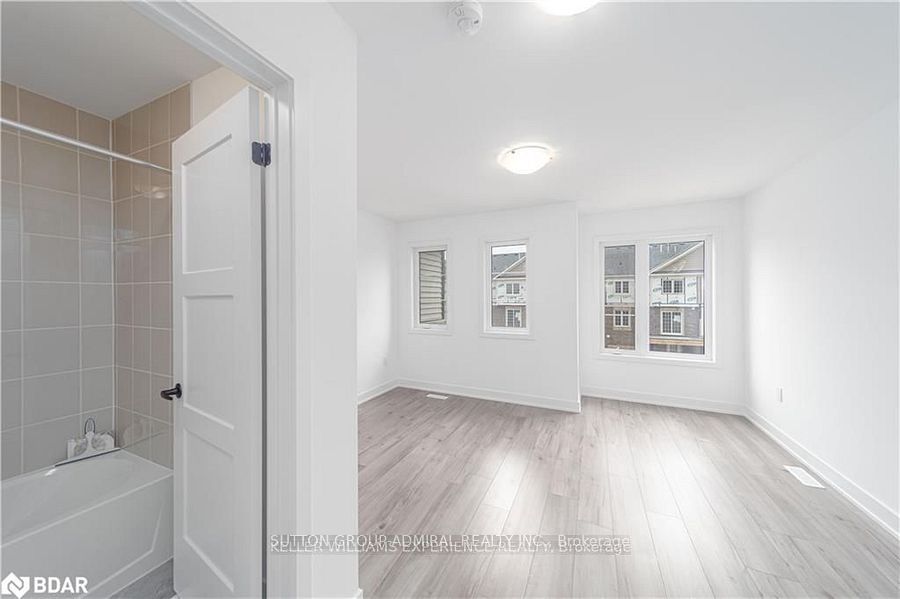 45 Hay Lane, Barrie 5