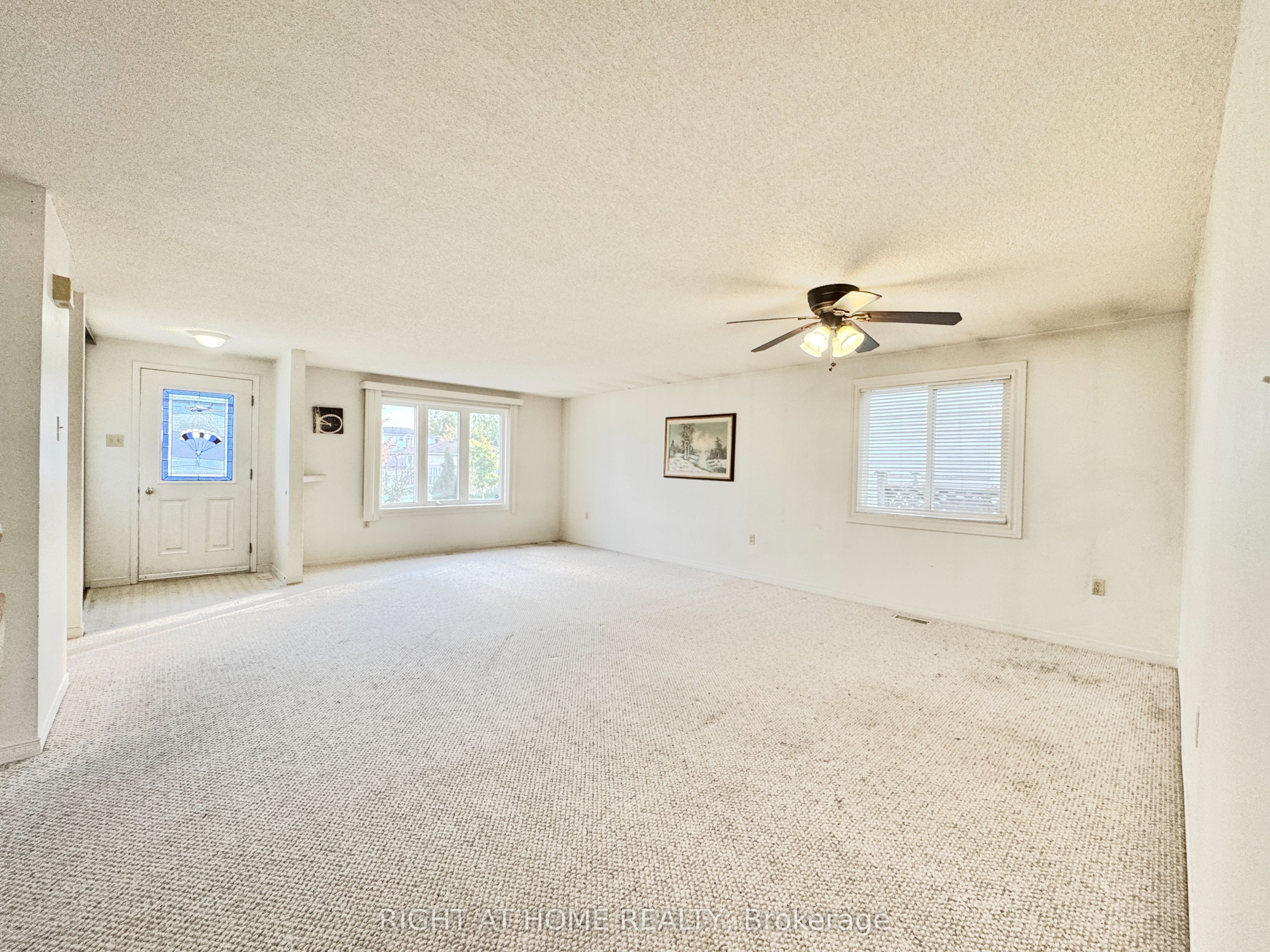 6 Hickling Trail, Barrie 2