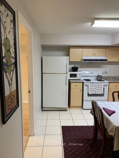 Unit Bsmt - 17 Aldwinckle Heights, North York 5