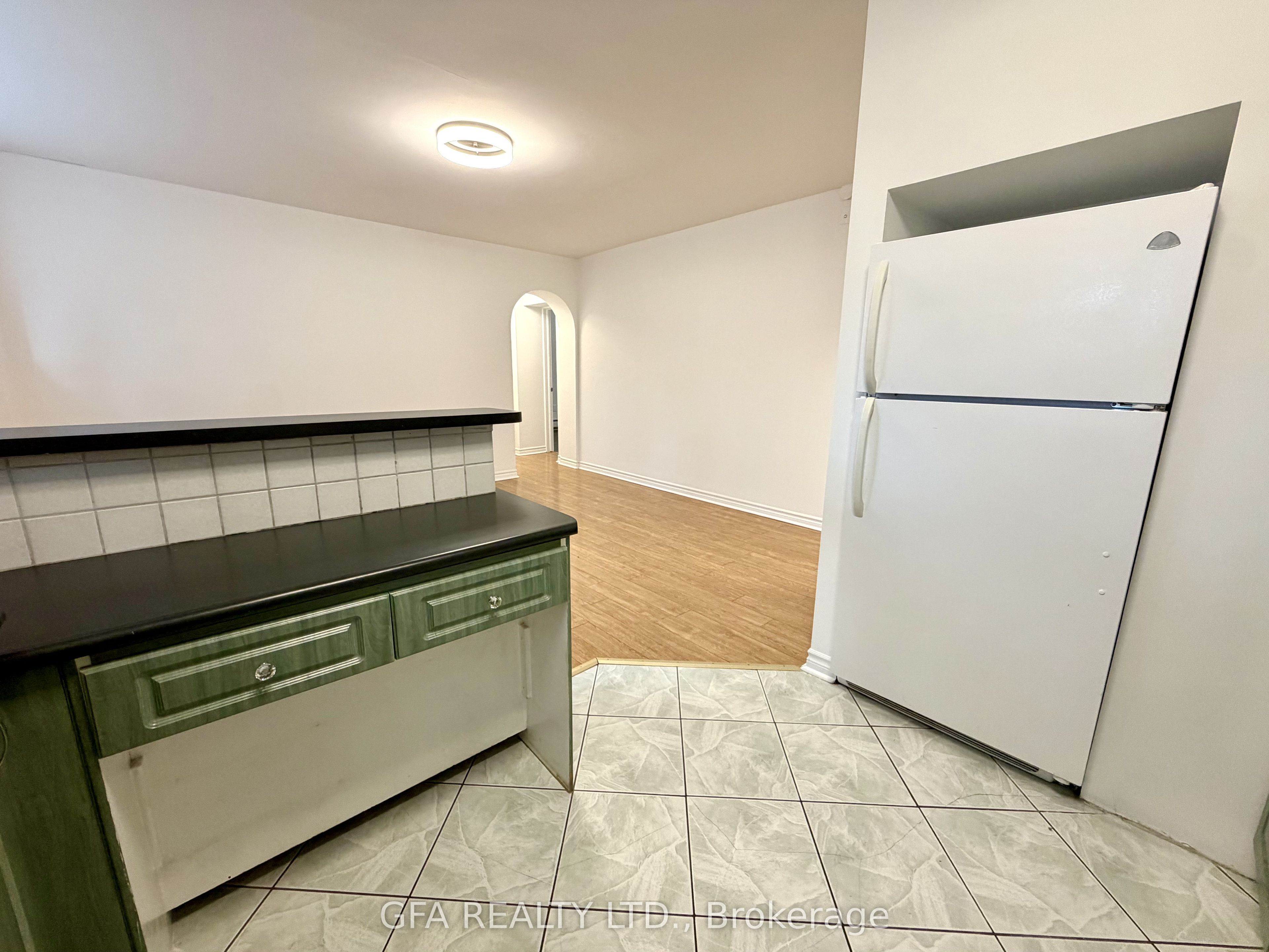 Unit B - 16 Arrowsmith Avenue, North York 5