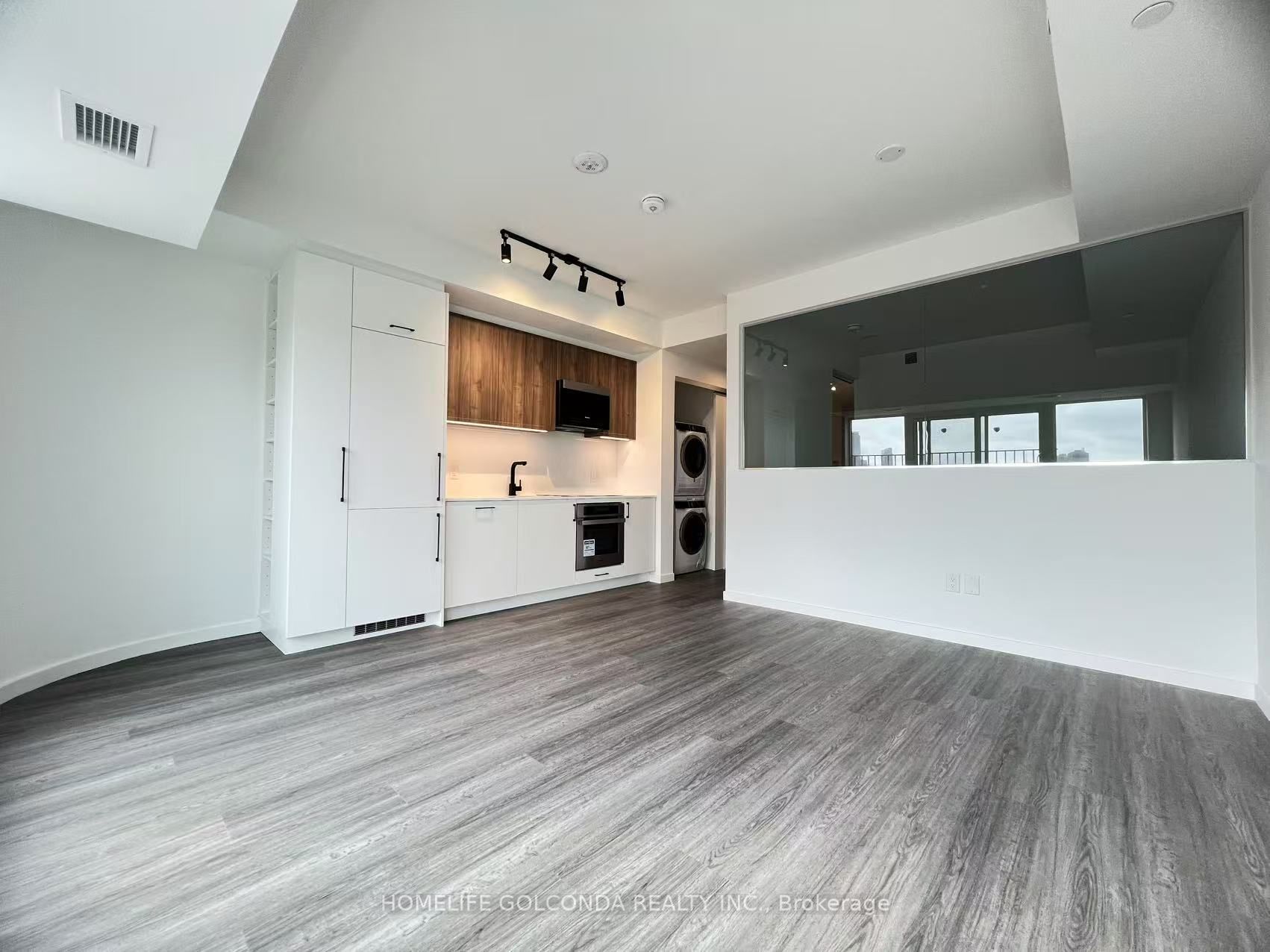 Unit 423 - 689 The Queensway, Etobicoke 2