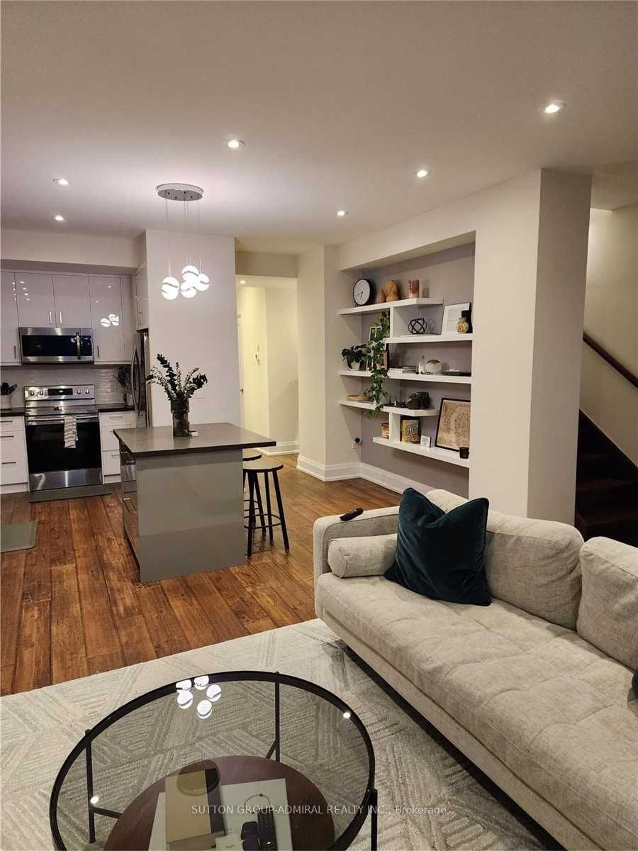 Unit 201 - 15 Ennerdale Road, Toronto 2
