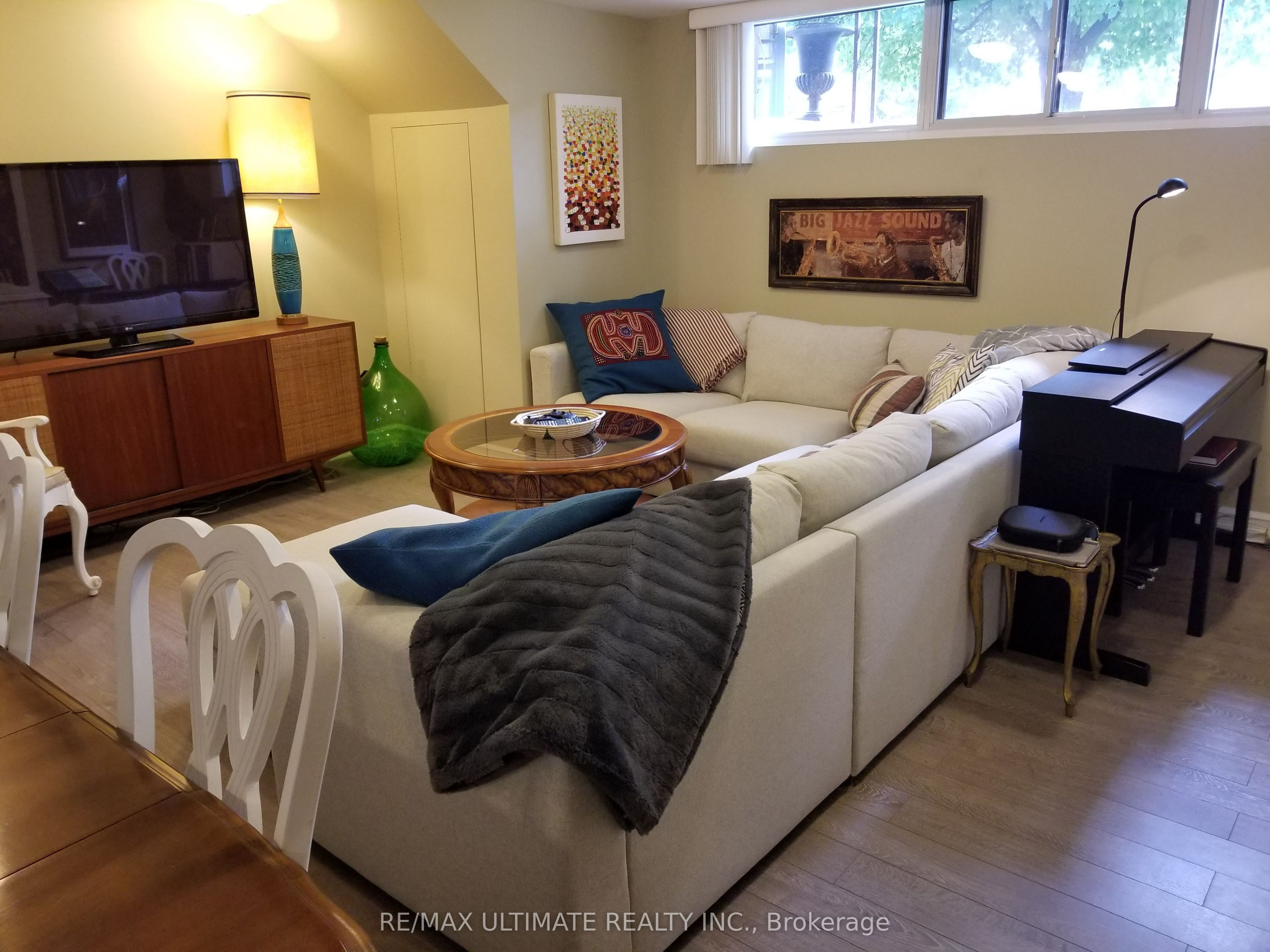 Unit Basement - 81 Amesbury Drive, North York 5