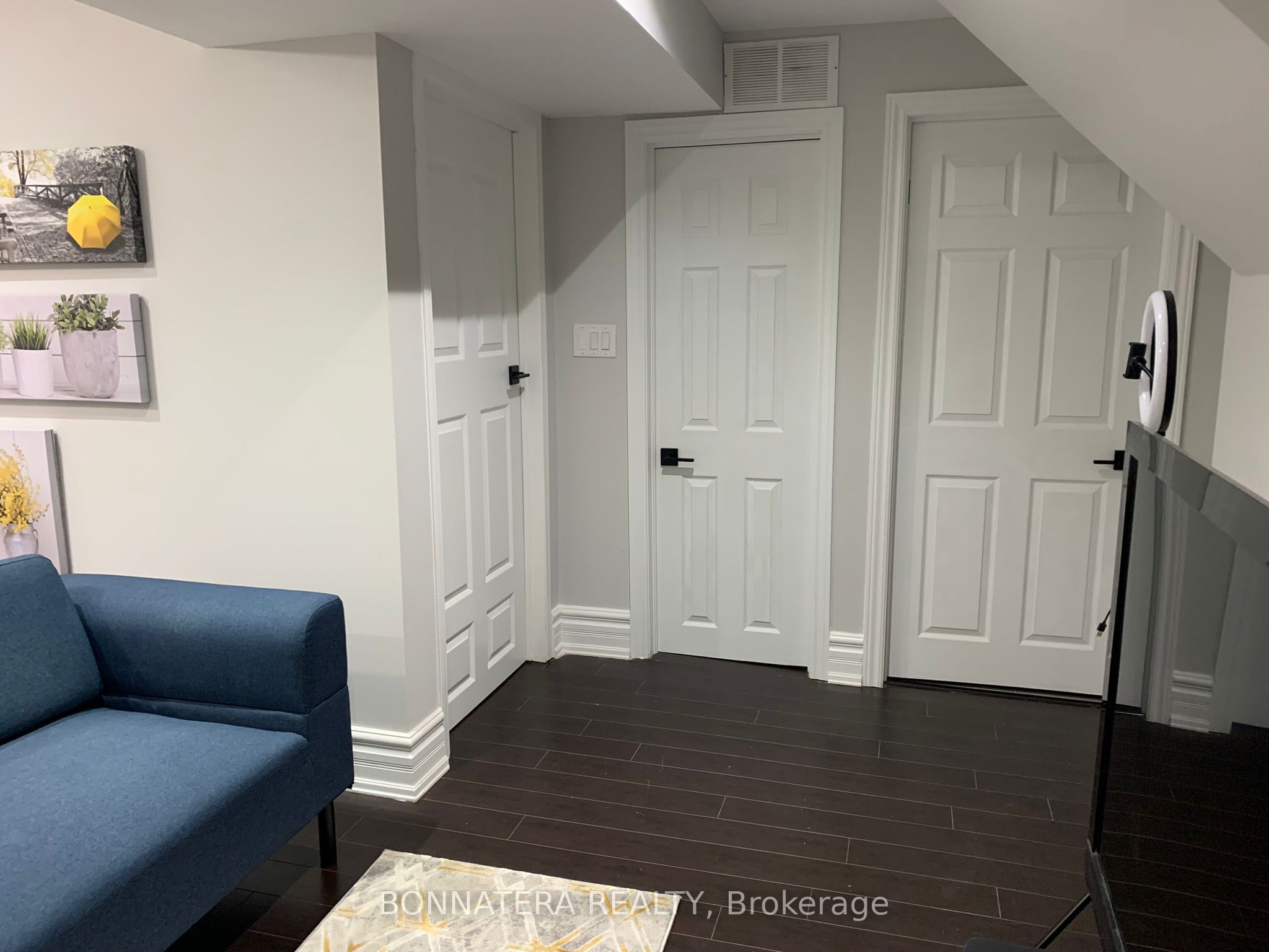 Unit Bsmt - 284 Hickory Circle, Oakville 2