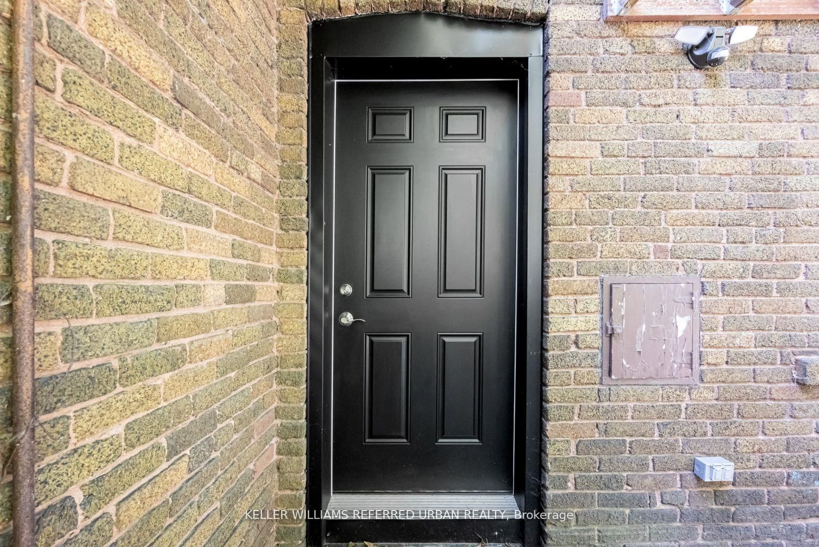 Unit Lower - 2556 Lake Shore Boulevard W, Etobicoke 2