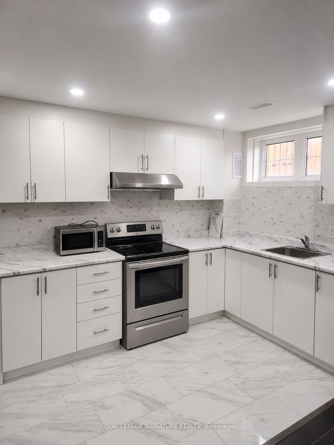 Unit Basement - 404 Nairn Circle, Milton 2