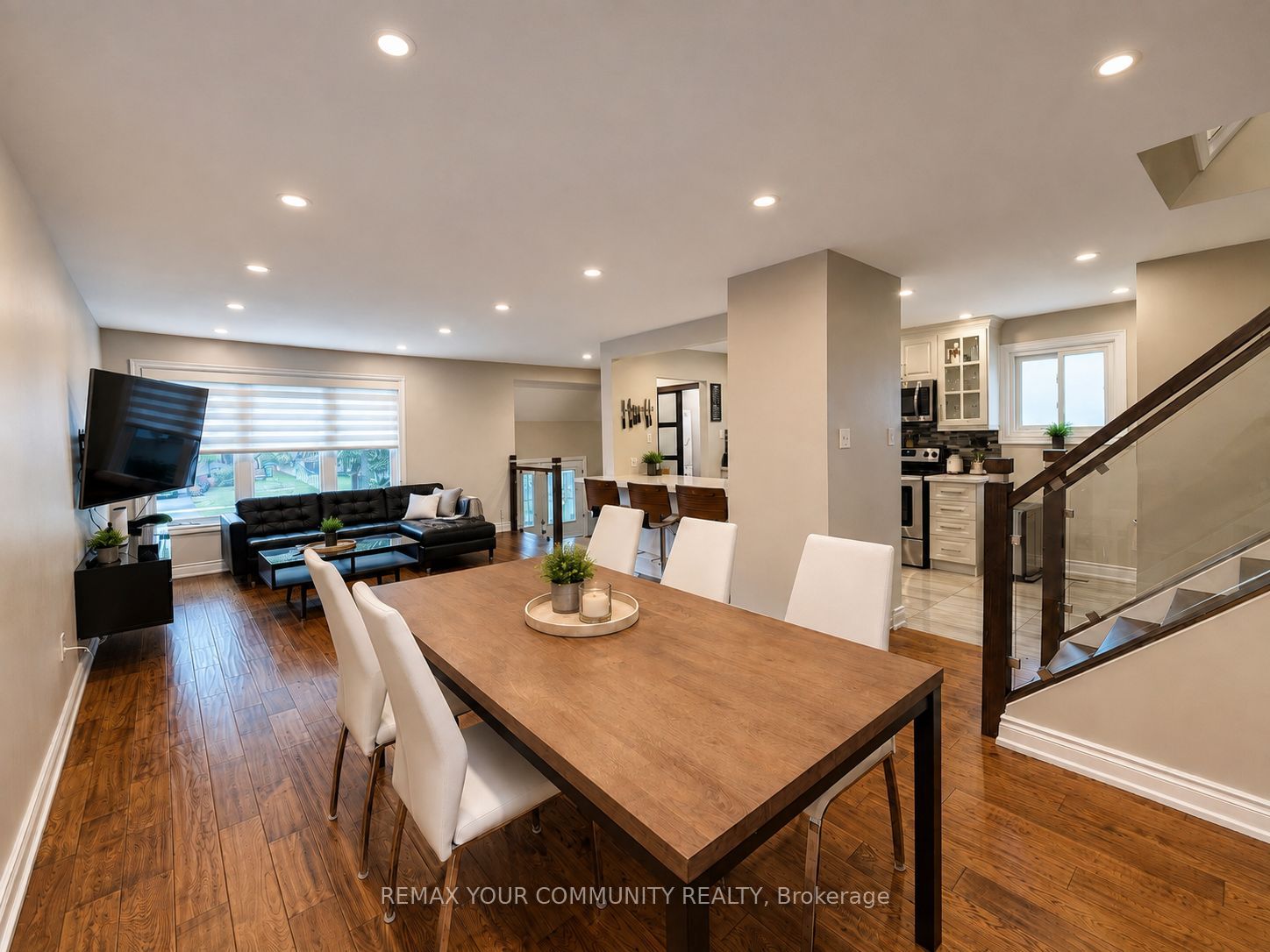 2508 Cobbinshaw Circle, Mississauga 4