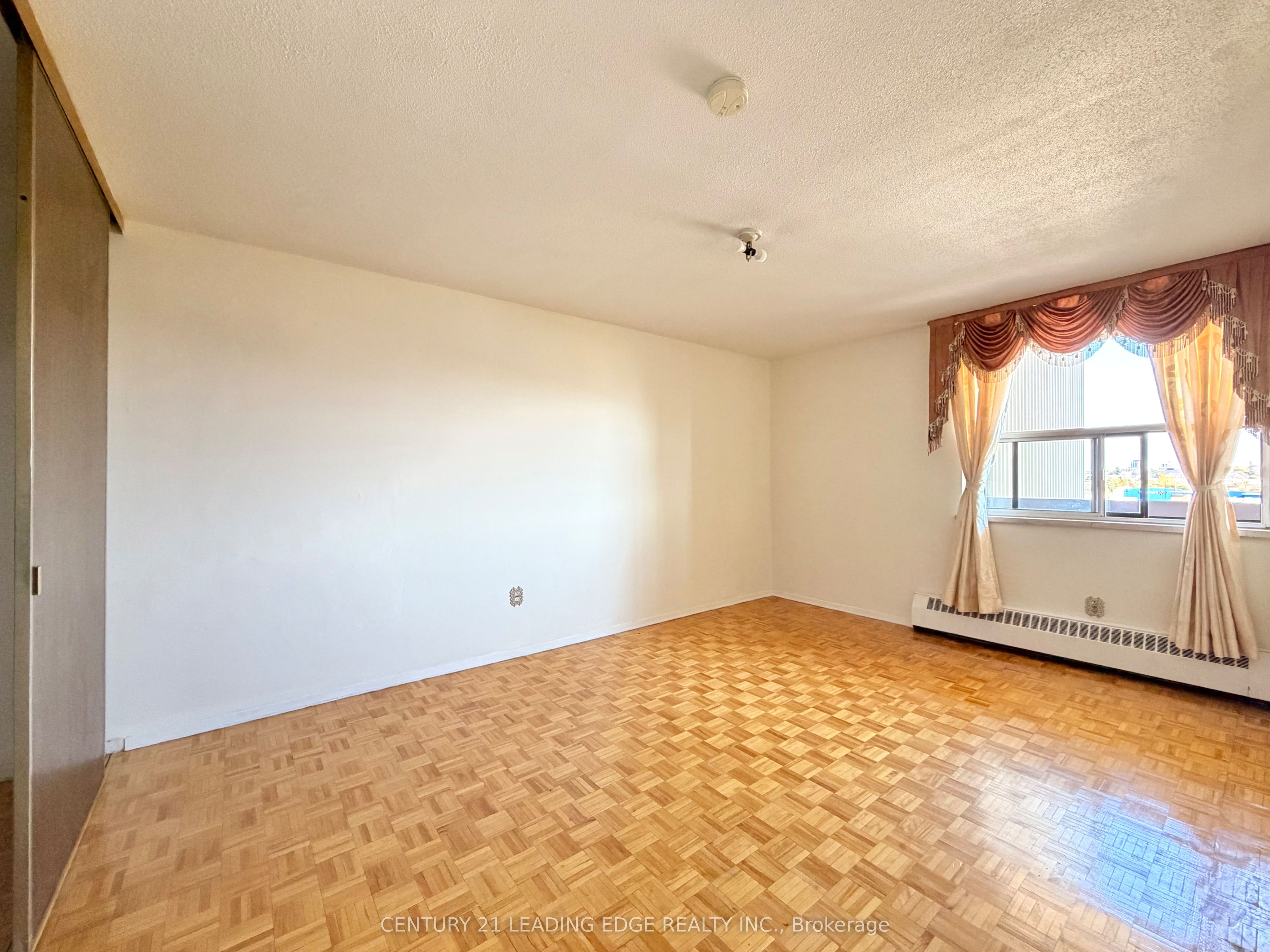 Unit 1007 - 1455 Lawrence Avenue W, North York 5