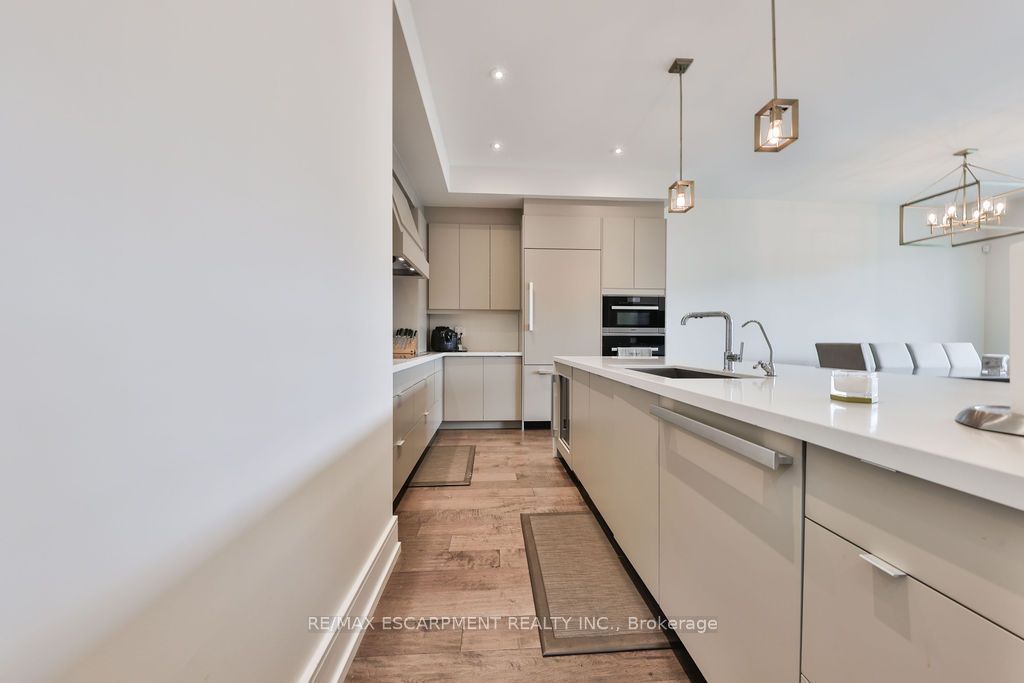 Unit 16 - 10 Maple Grove Drive, Oakville 4