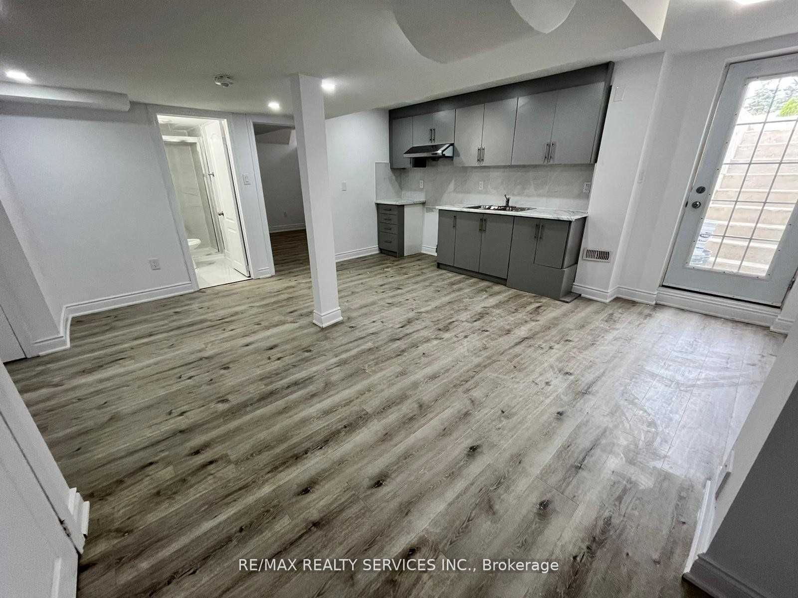 Unit Bsmt - 35 Seahorse Avenue, Brampton 4