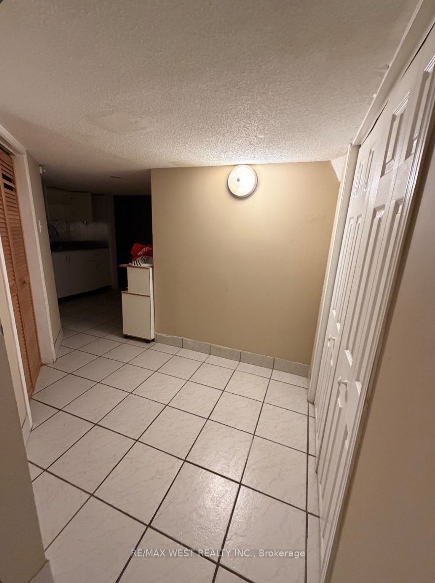 Unit Lower Level B - 7 Waltham Drive, Etobicoke 2