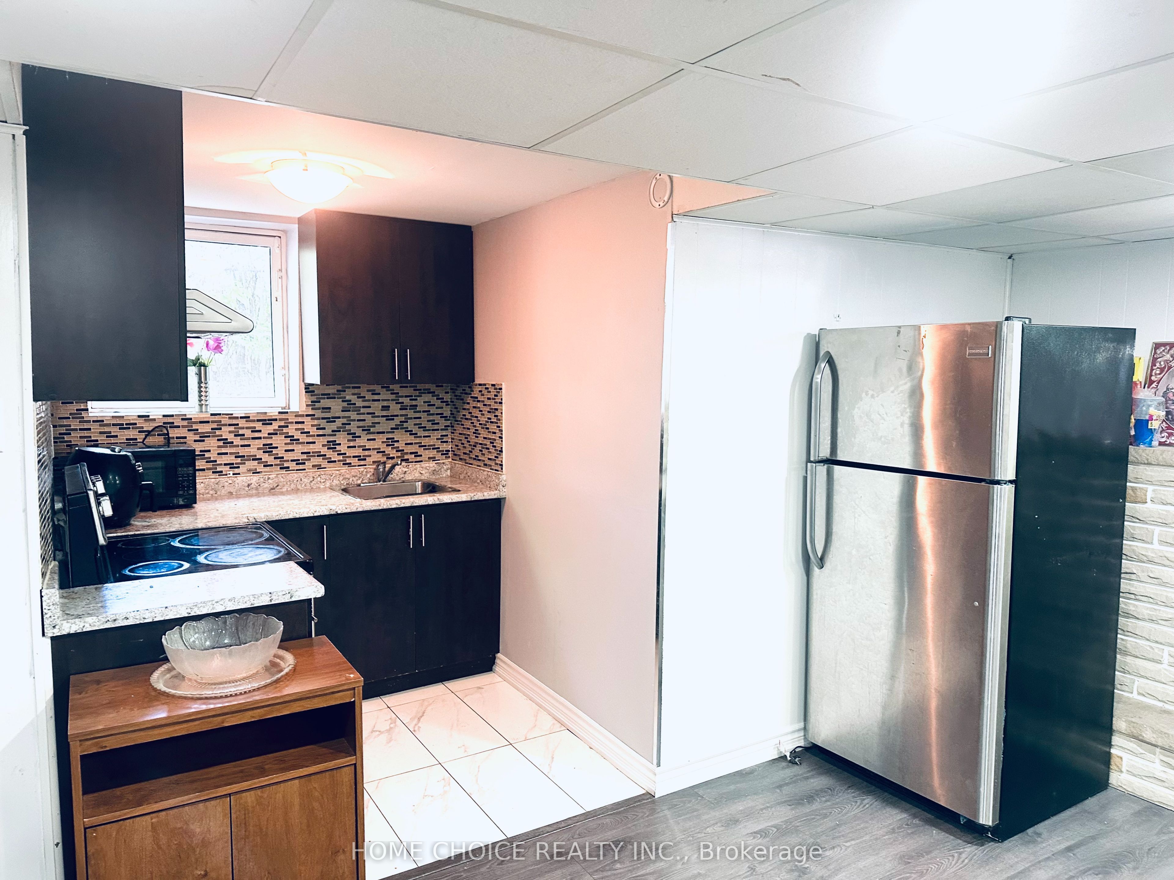 Unit lower level - 130 Earnscliffe Circle, Brampton 3