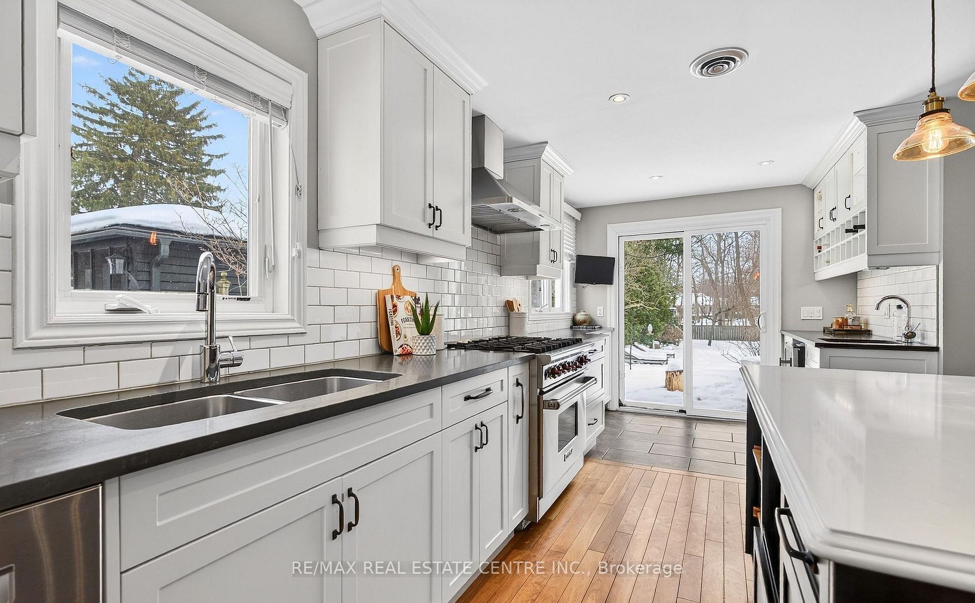 582 Cedar Avenue, Burlington 3