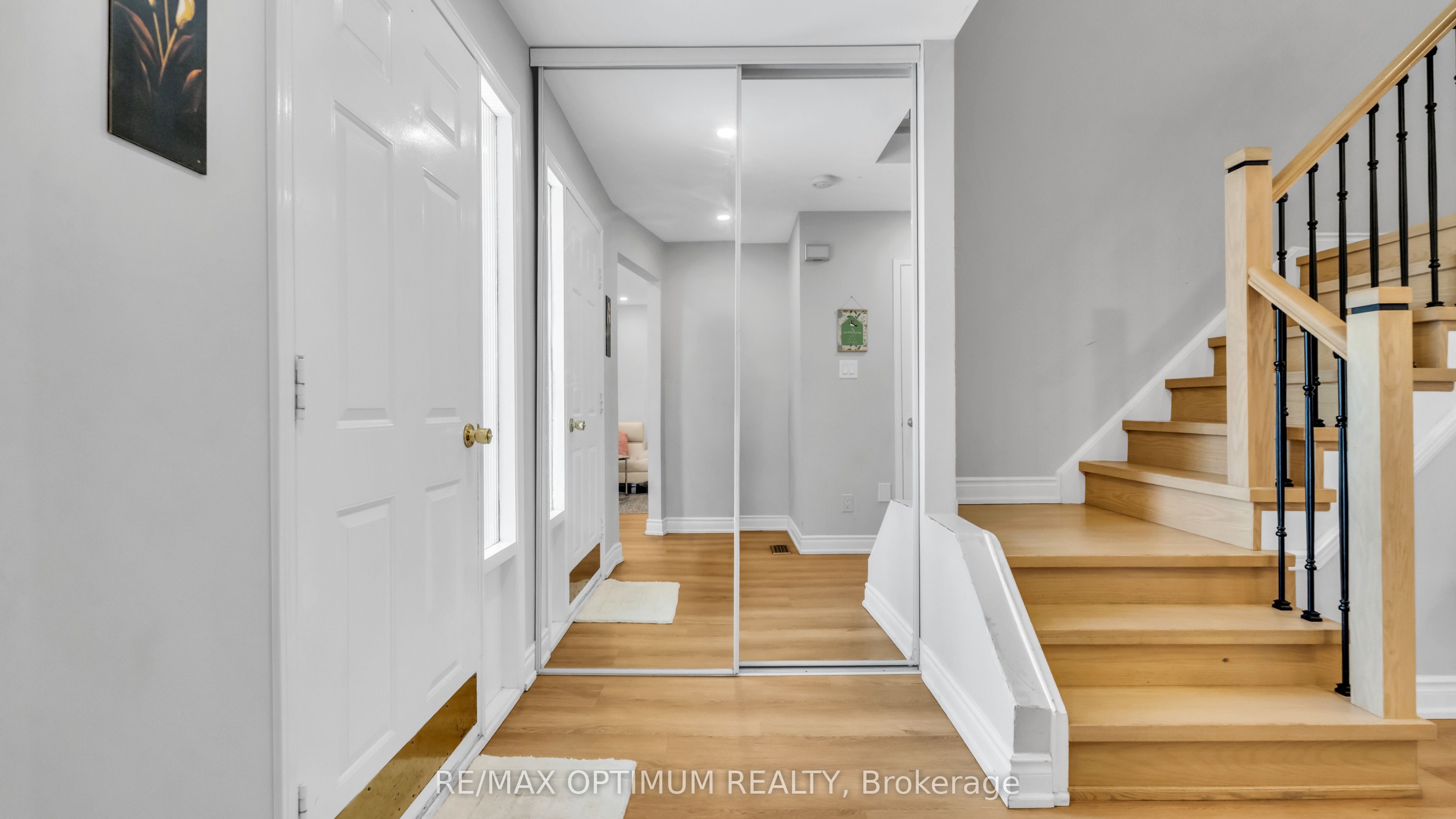 362 Kingsbridge Garden Circle, Mississauga 4
