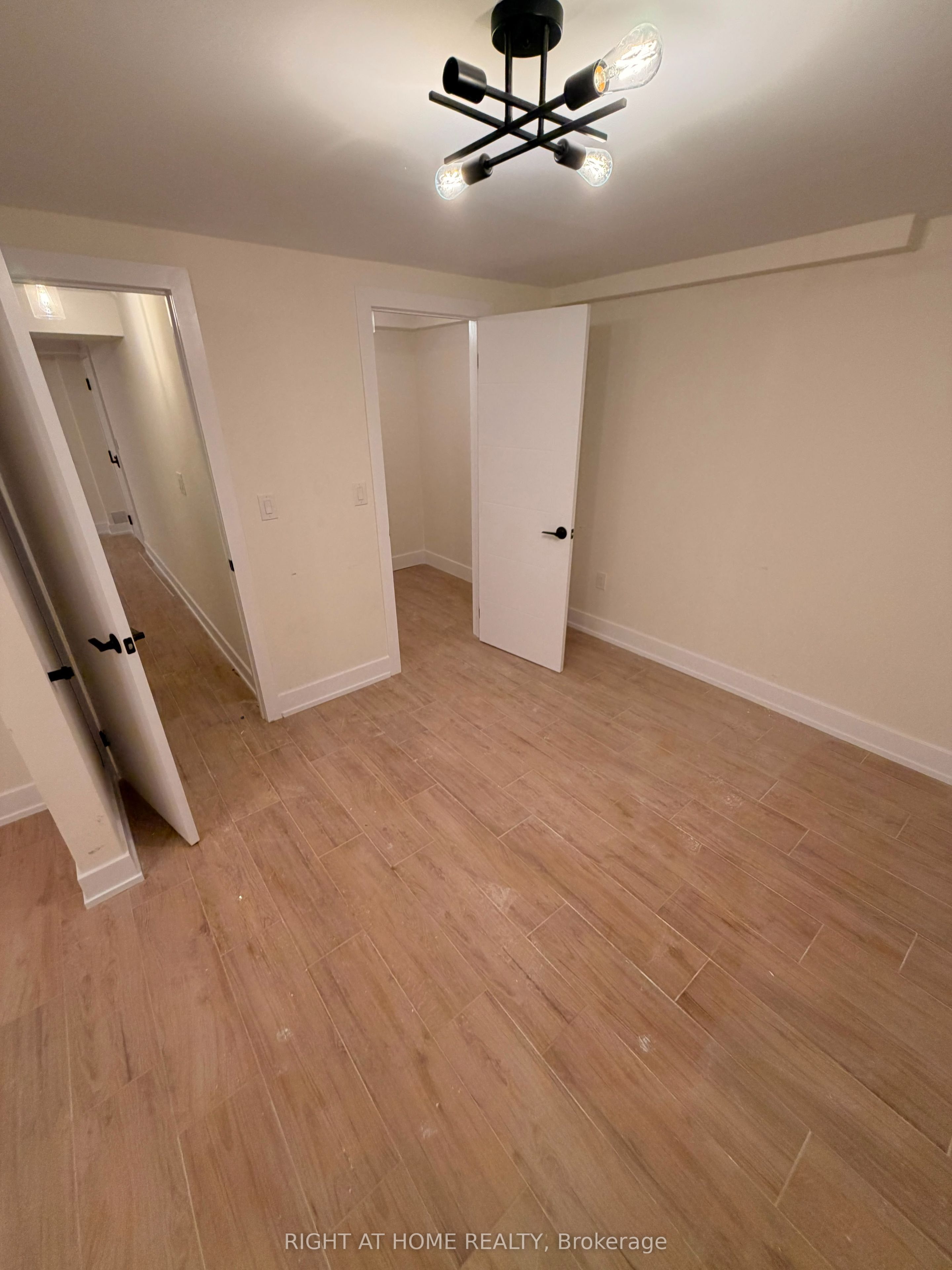 Unit B - 3384 Lake Shore Boulevard W, Etobicoke 2