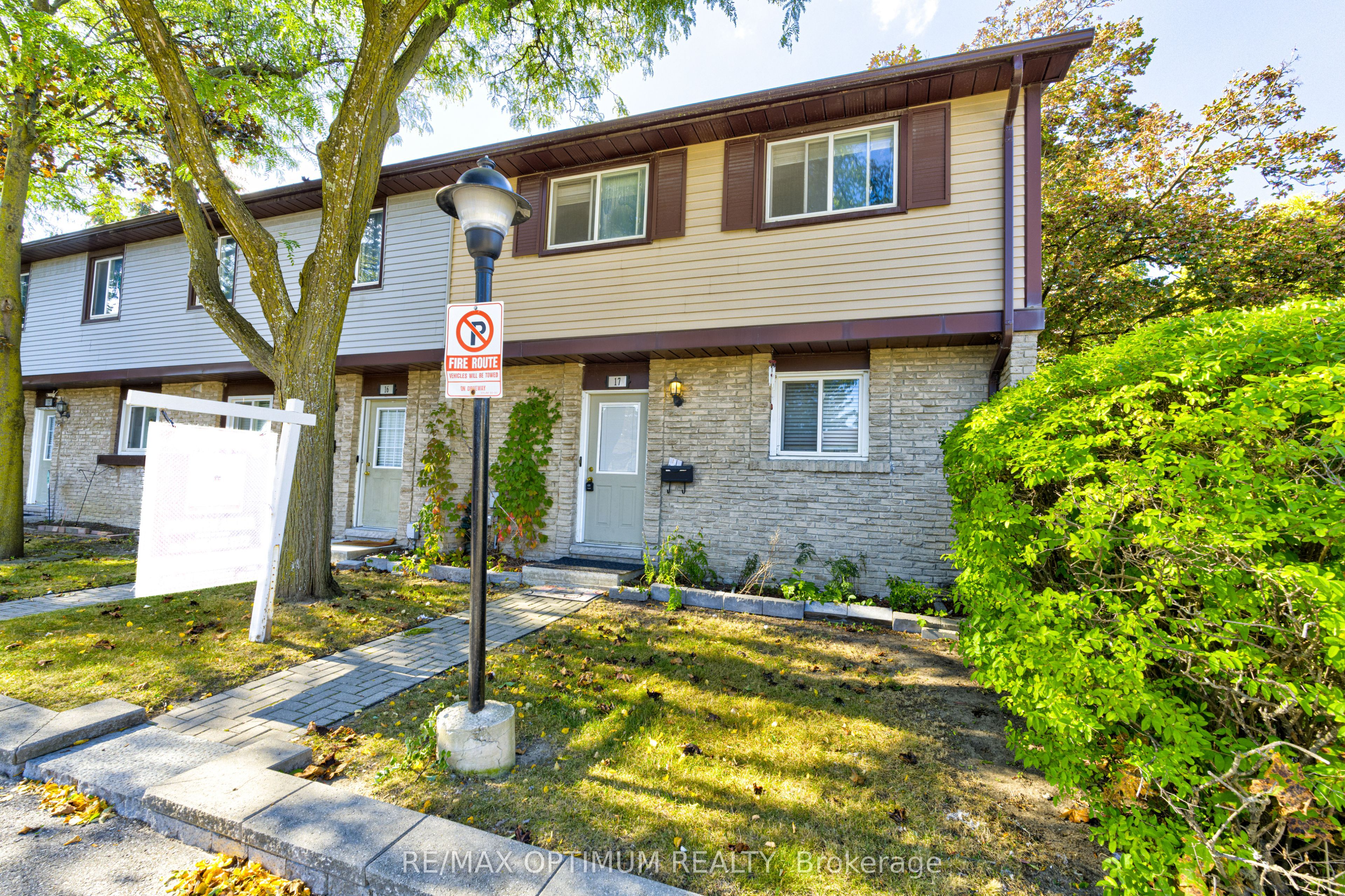 Unit 17 - 45 Hansen Road N, Brampton 2