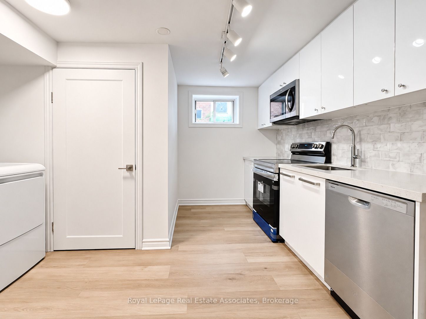 Unit Bsmt - 20 Silvercrest Avenue, Etobicoke 4