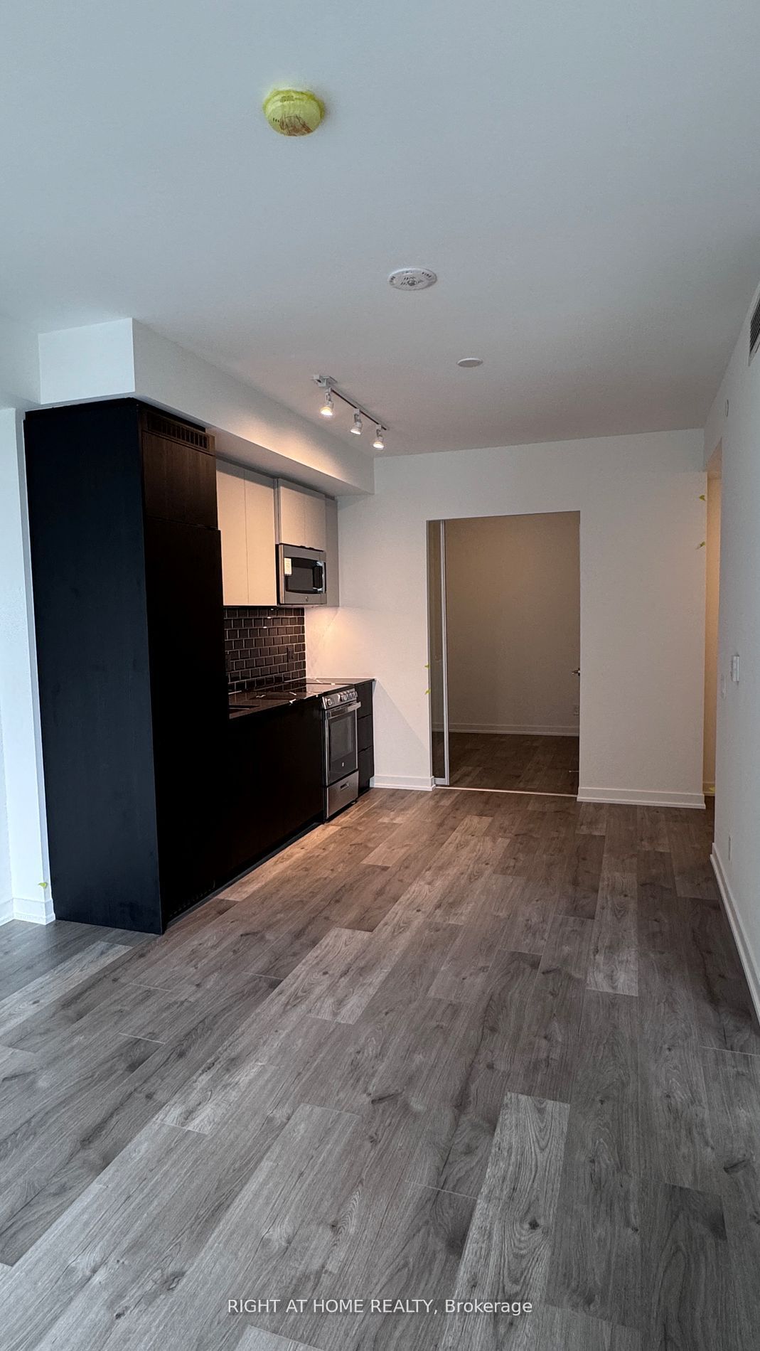 Unit 1027 - 285 Dufferin Street, Toronto 2