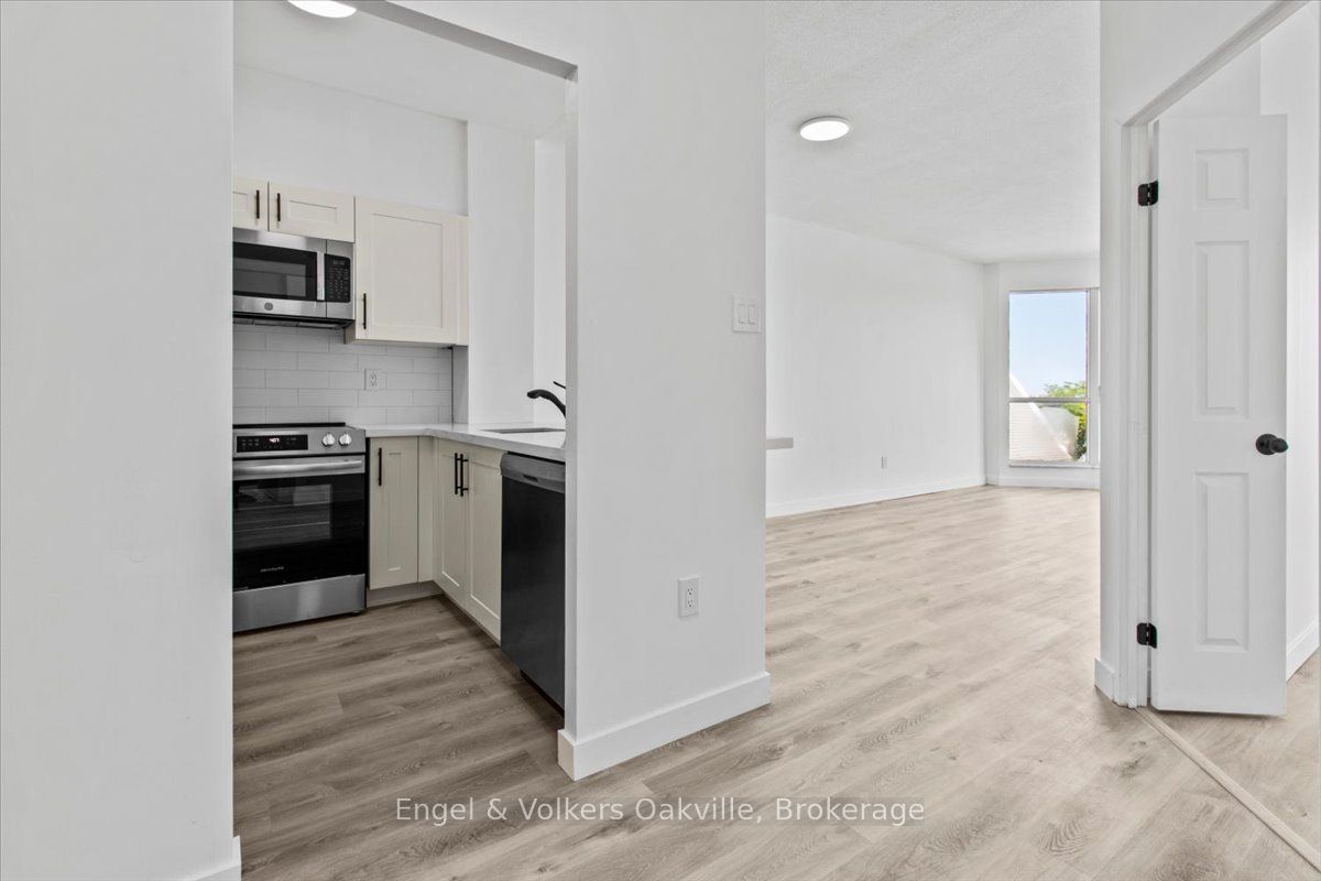 Unit 511 - 2511 Lakeshore Road W, Oakville 4