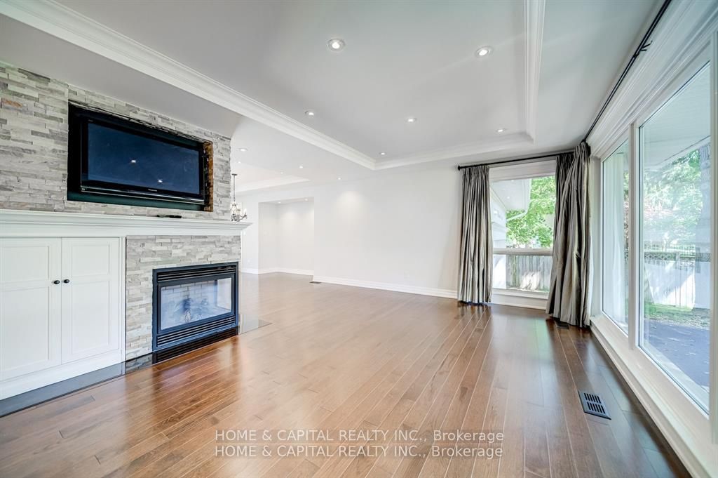 2043 Malbrook Road, Oakville 5
