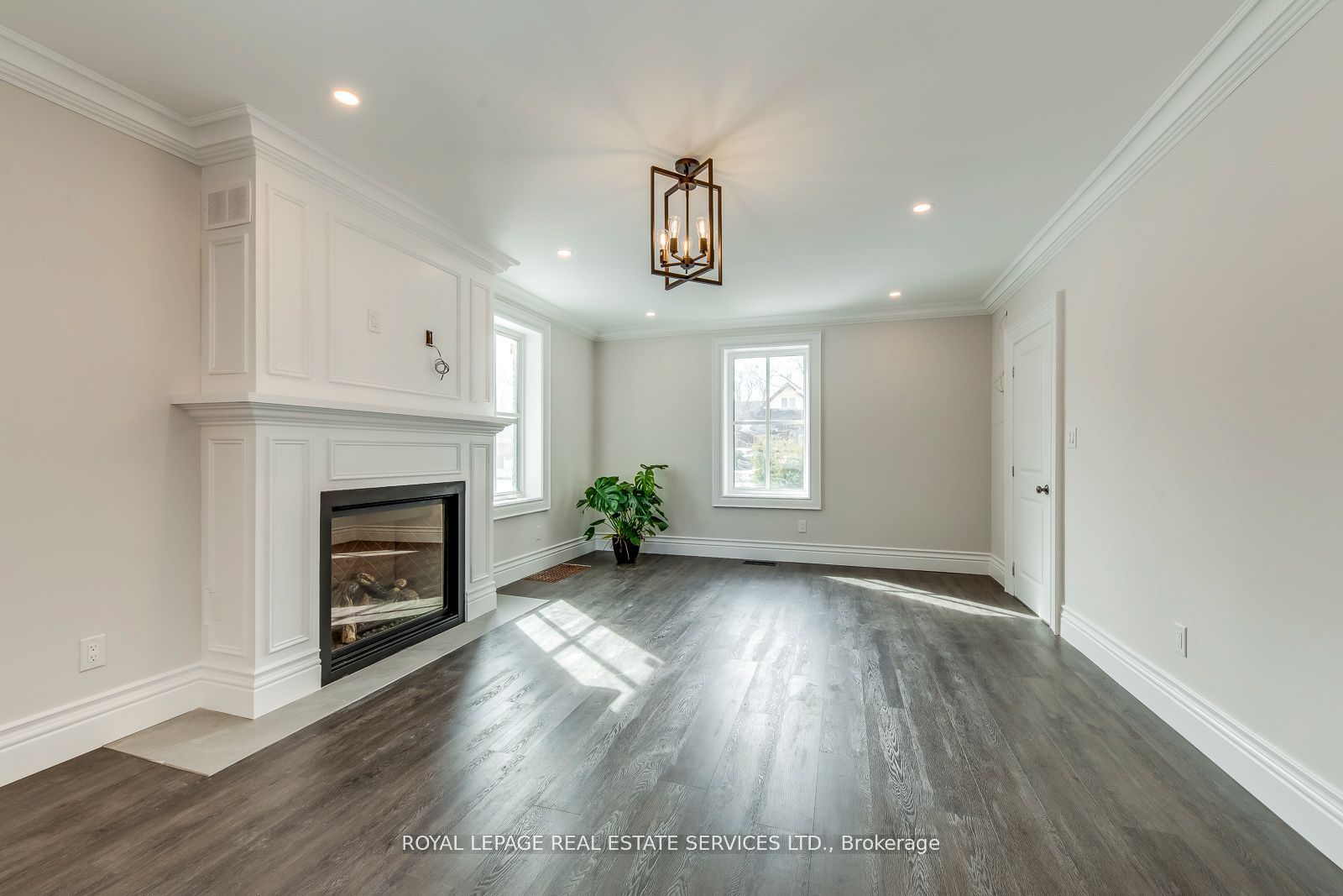 317 Queen Street S, Mississauga 5