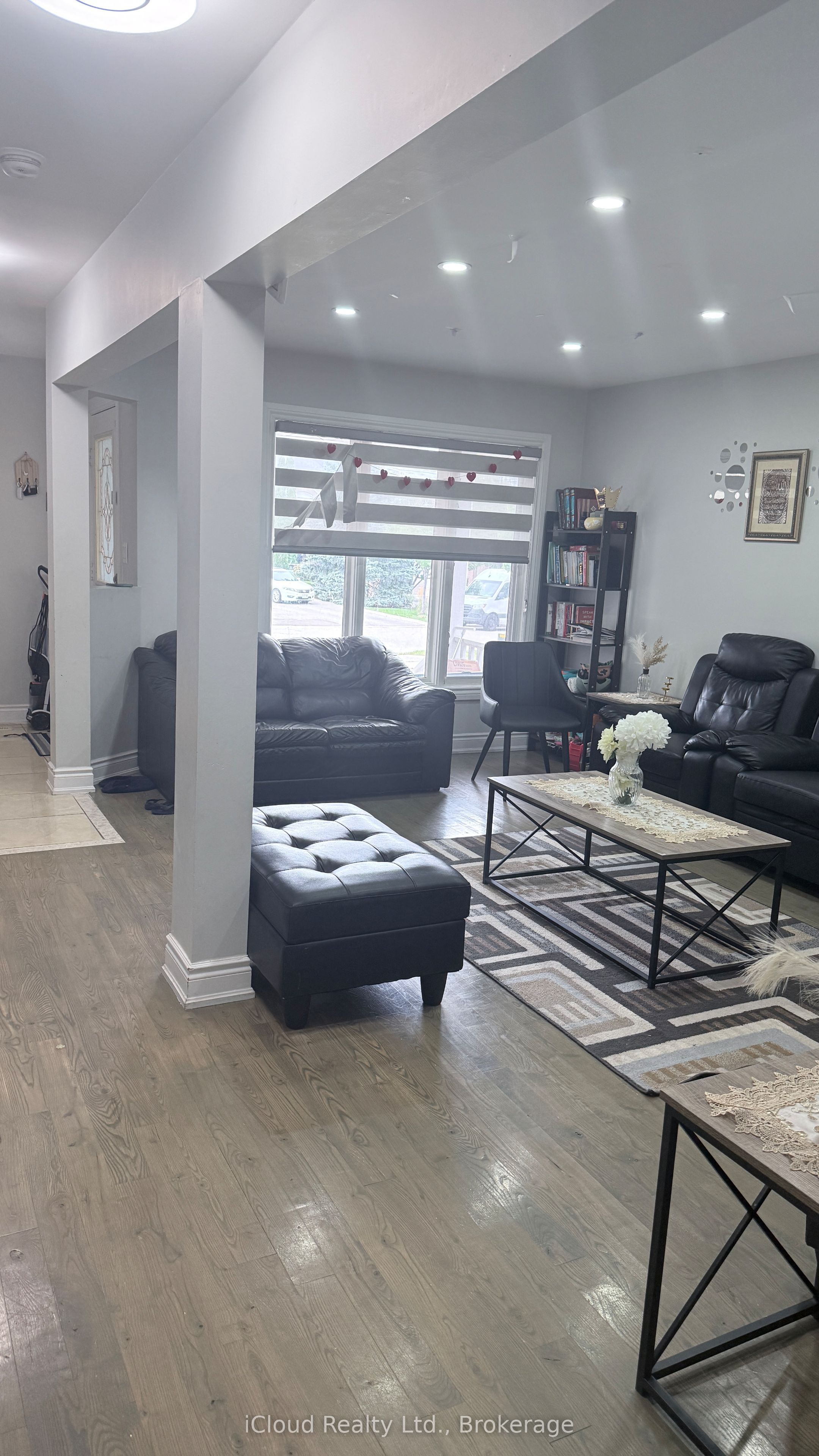 7050 Black Walnut Trail, Mississauga 2