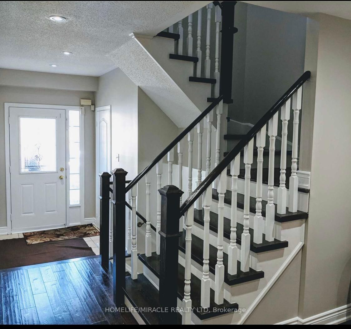 Unit Upper - 22 Pauline Crescent, Brampton 3