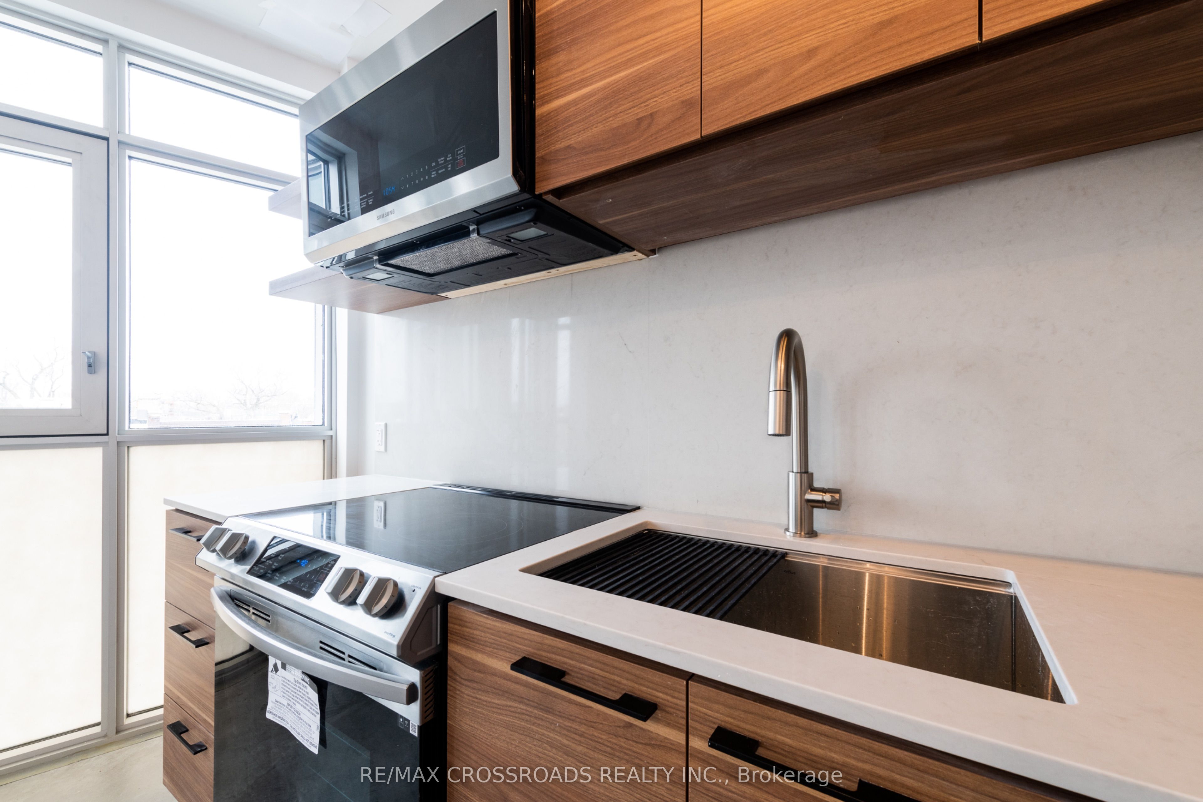 Unit 3A - 3333 Dundas Street W, Toronto 4