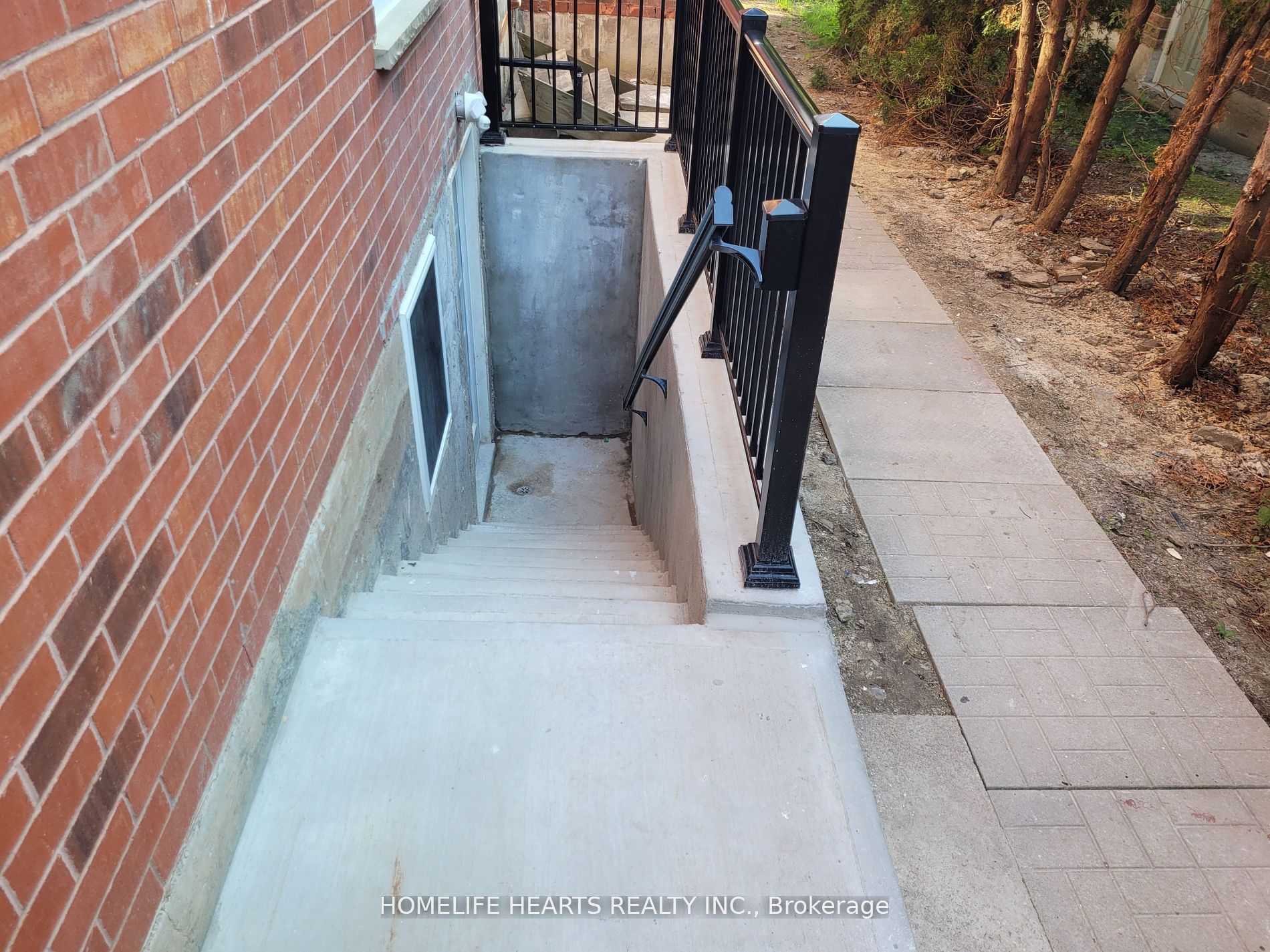 Unit Bsmt - 1107 Thoresby Drive, Oakville 2