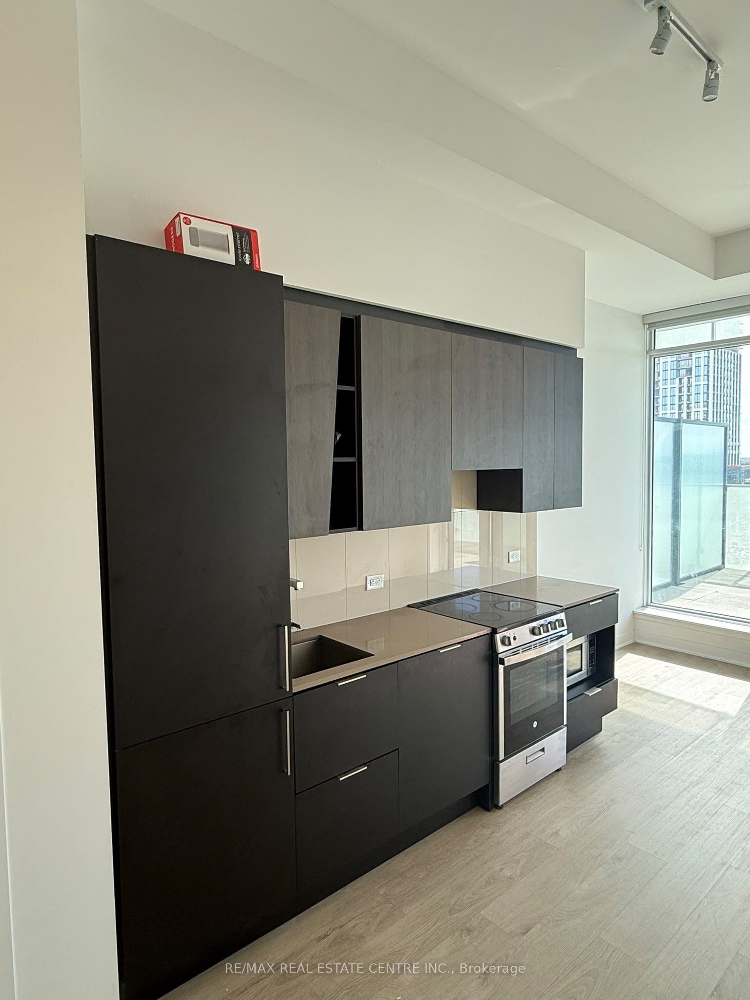 Unit 605 - 3900 Confederation Parkway, Mississauga 3