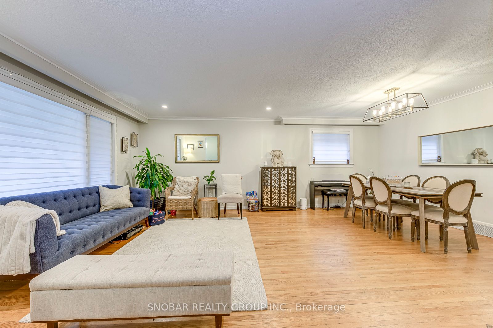 52 Decarie Circle, Etobicoke 3