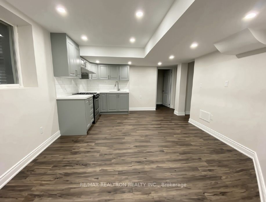 33 Raccoon Street, Brampton 2