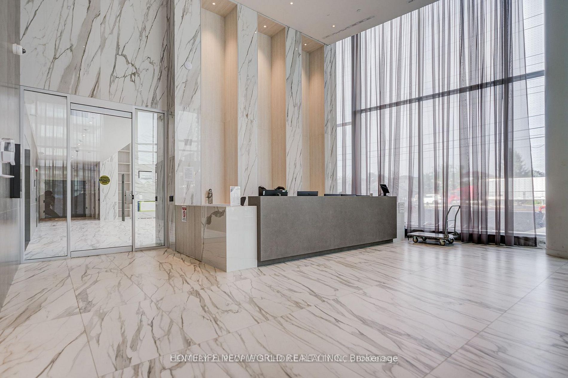 Unit 607 - 448 Burnhamthorpe Road W, Mississauga 3